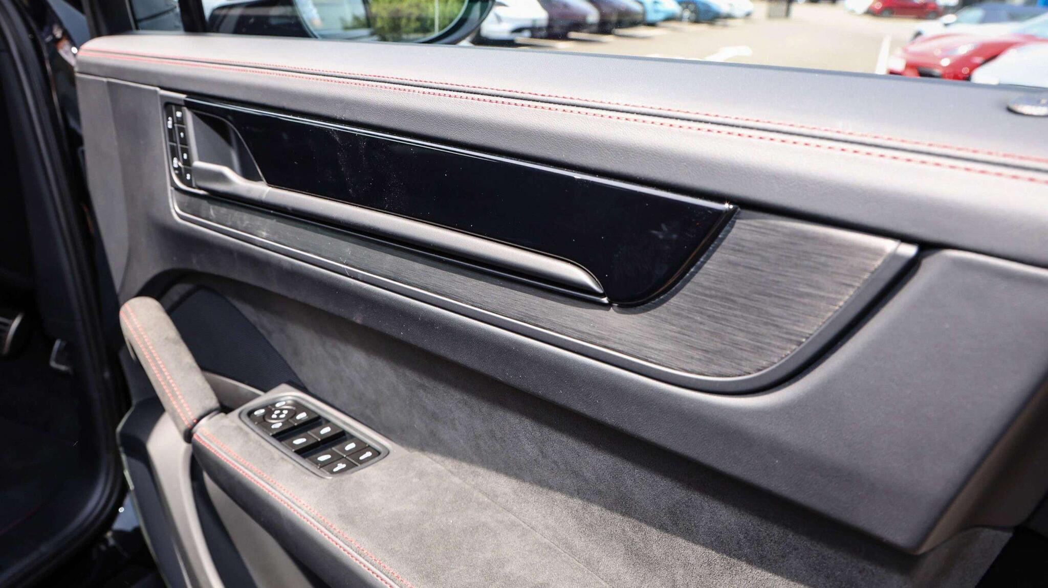 Porsche Cayenne view 10