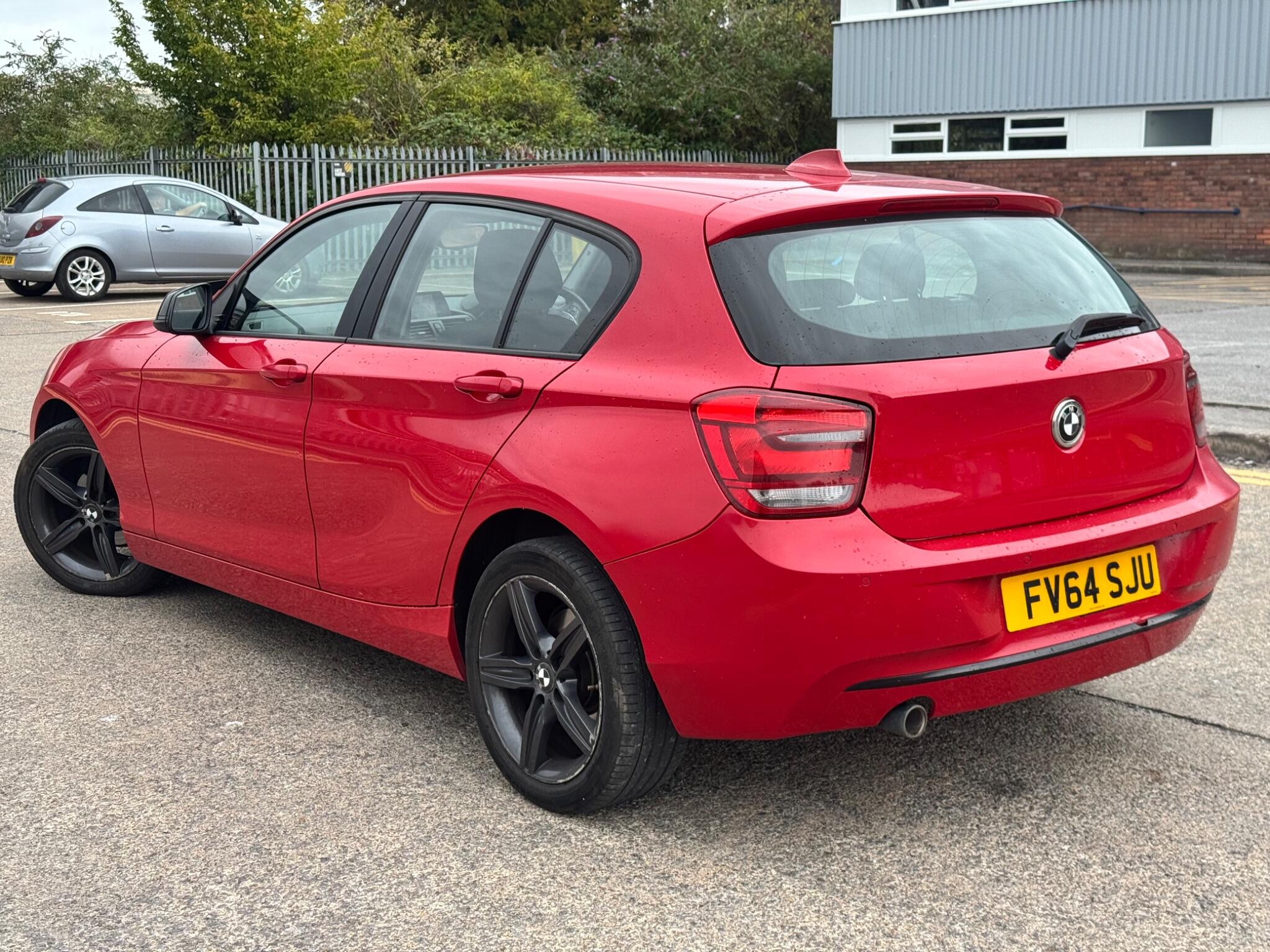 BMW 1 Series view 4