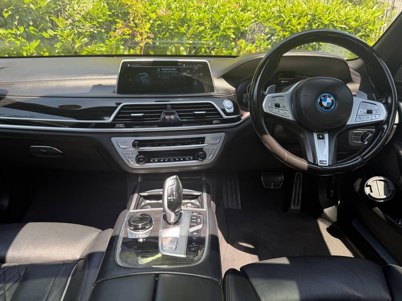 BMW 7 Series view 37