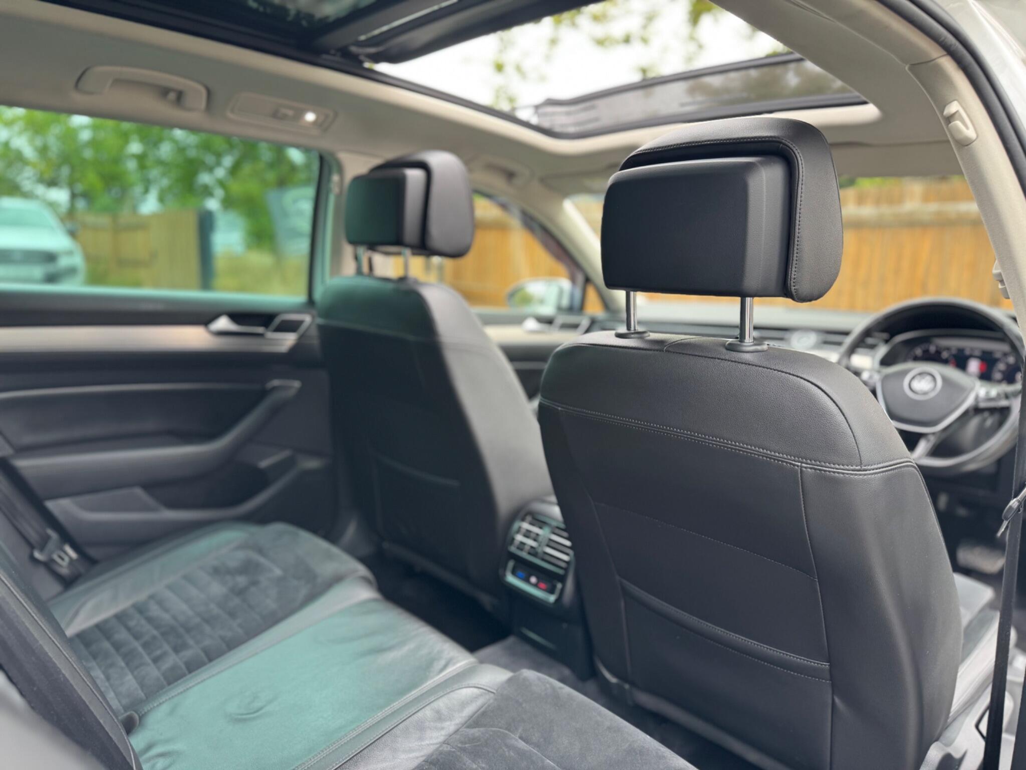 Volkswagen Passat view 32