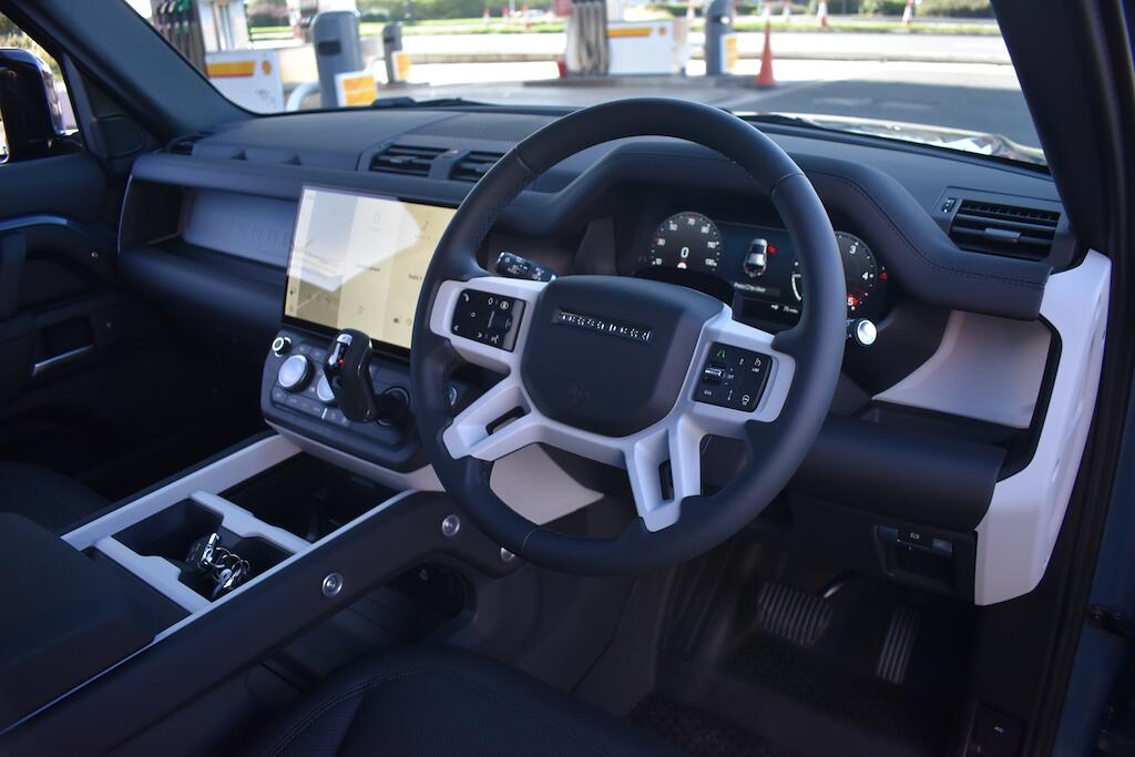 Land Rover Defender view 10