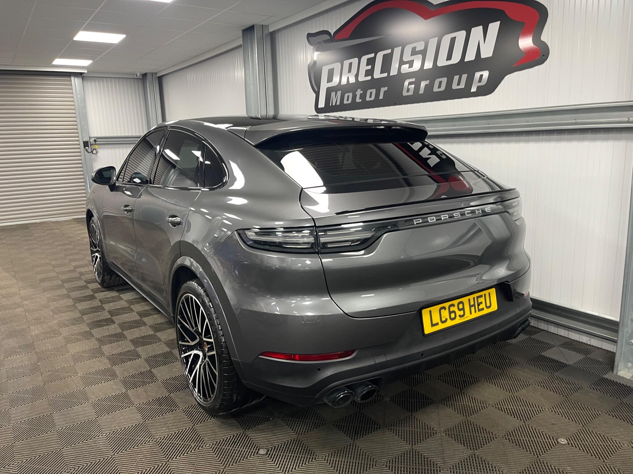 Porsche Cayenne view 11