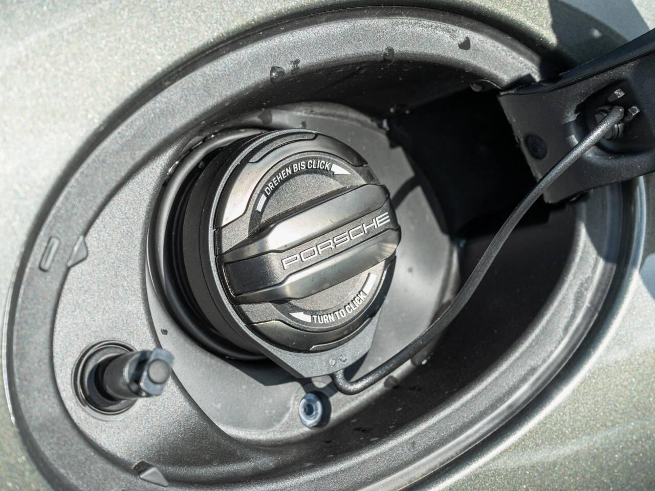 Porsche 911 view 16
