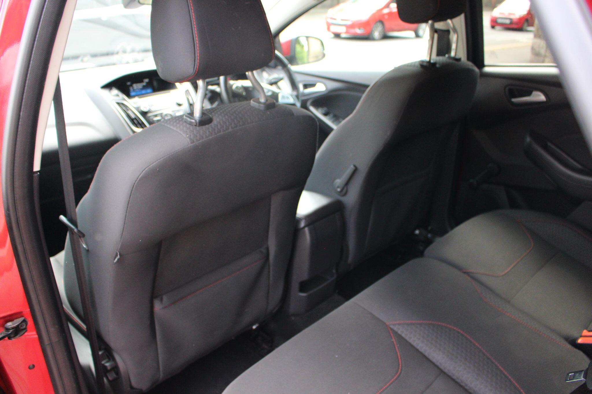 Ford Focus view 14