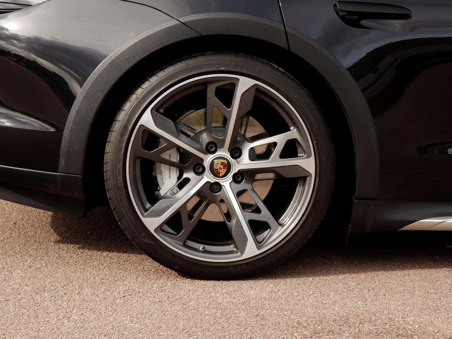 Porsche Taycan view 28