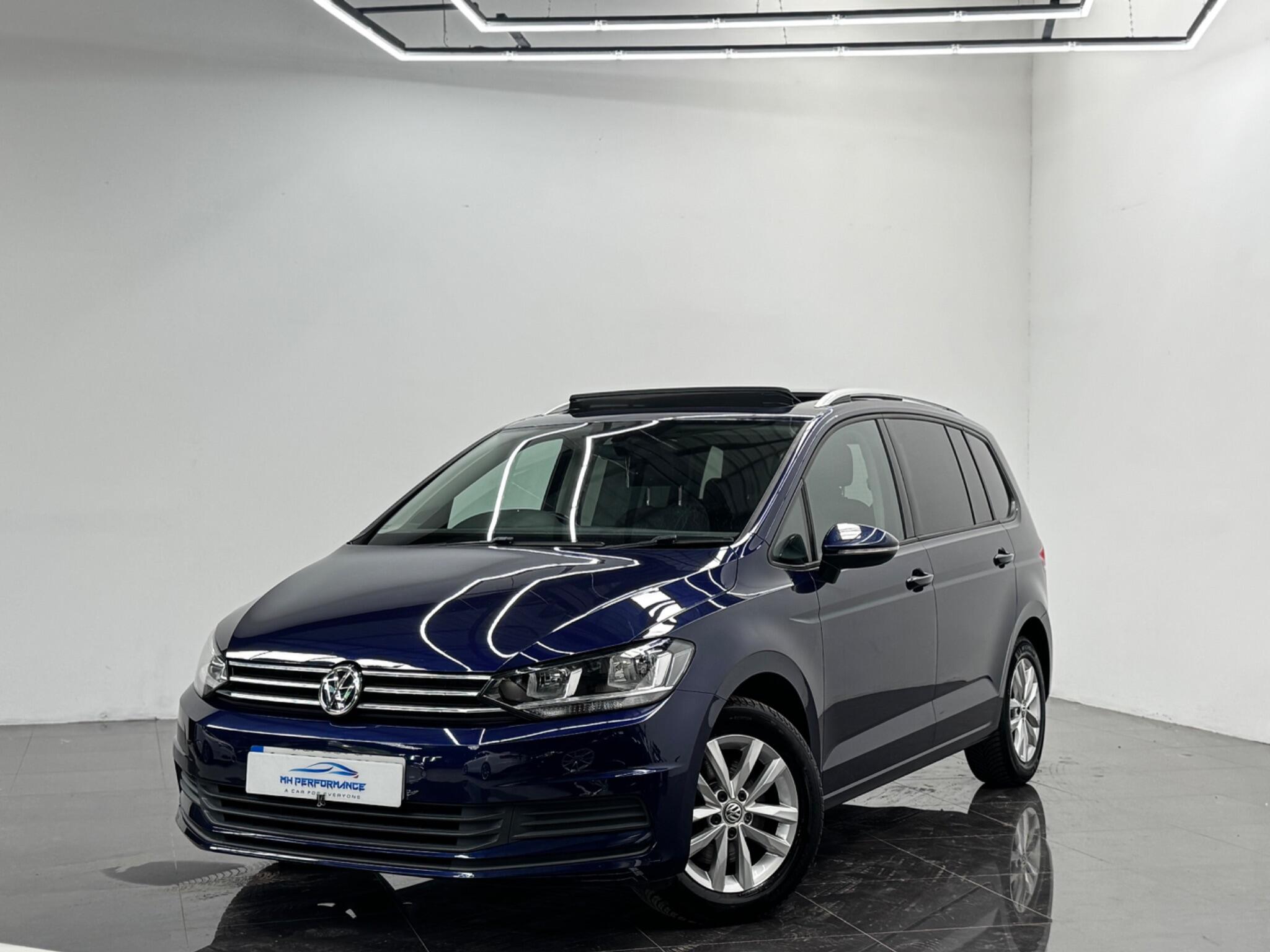 Volkswagen Touran view 11