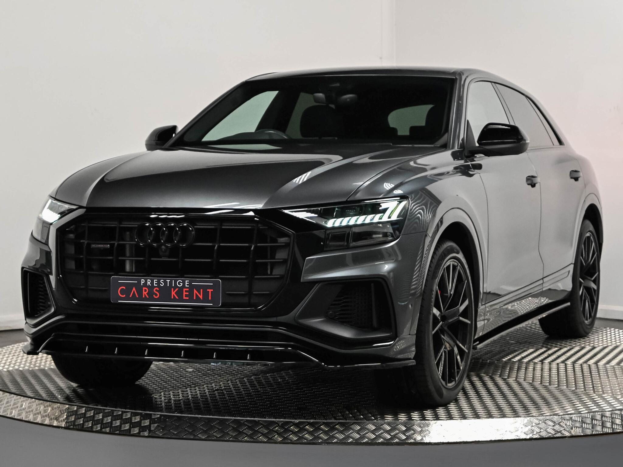 Audi Q8 view 6