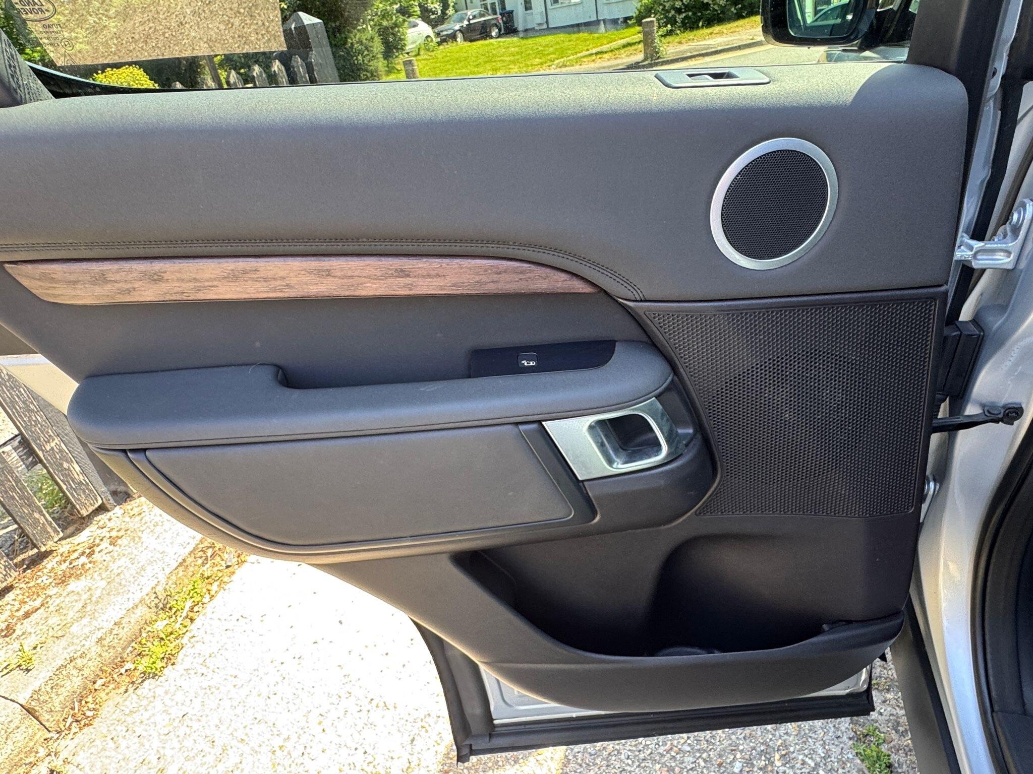 Land Rover Discovery view 38