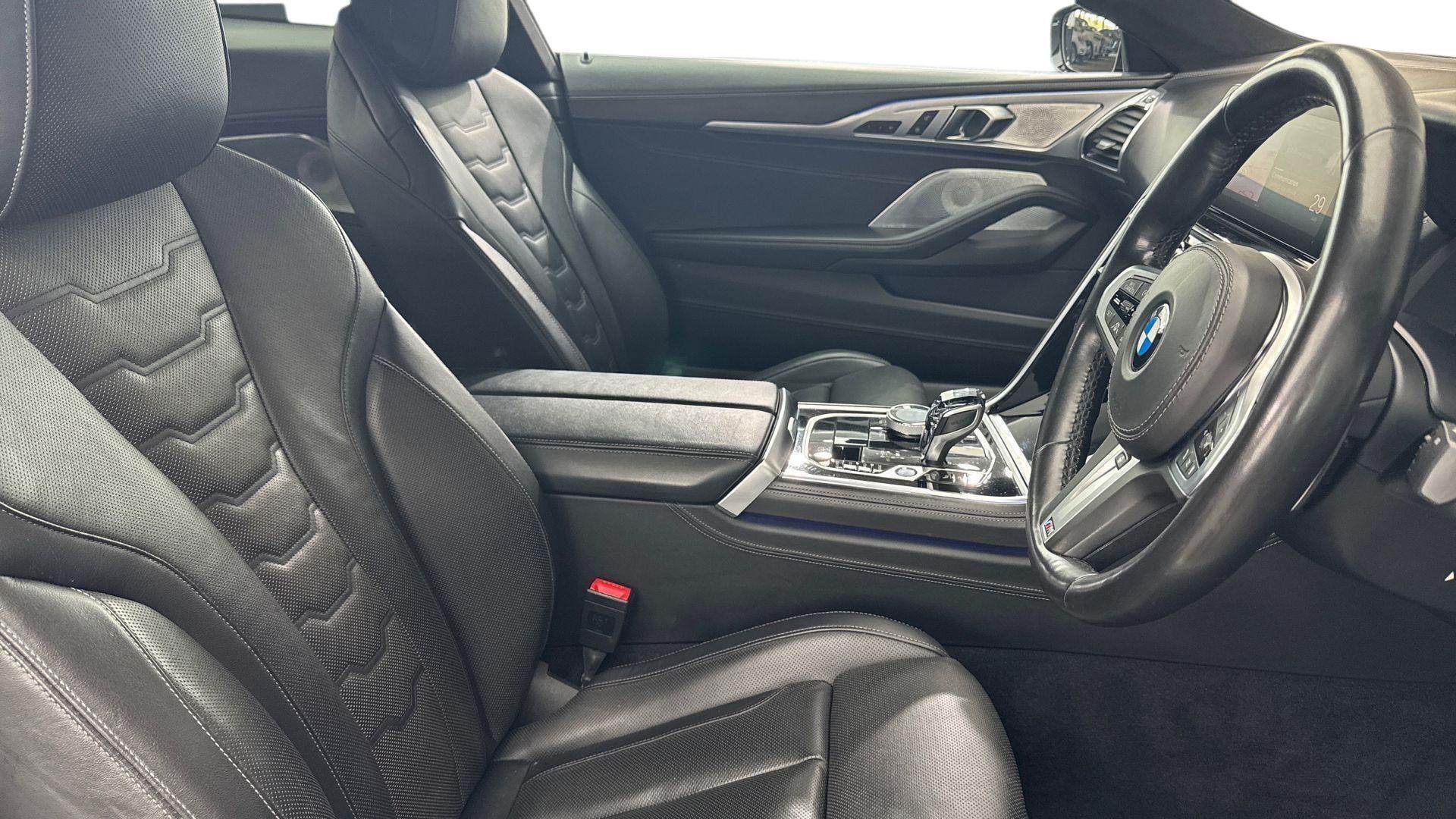 BMW 8 Series view 11
