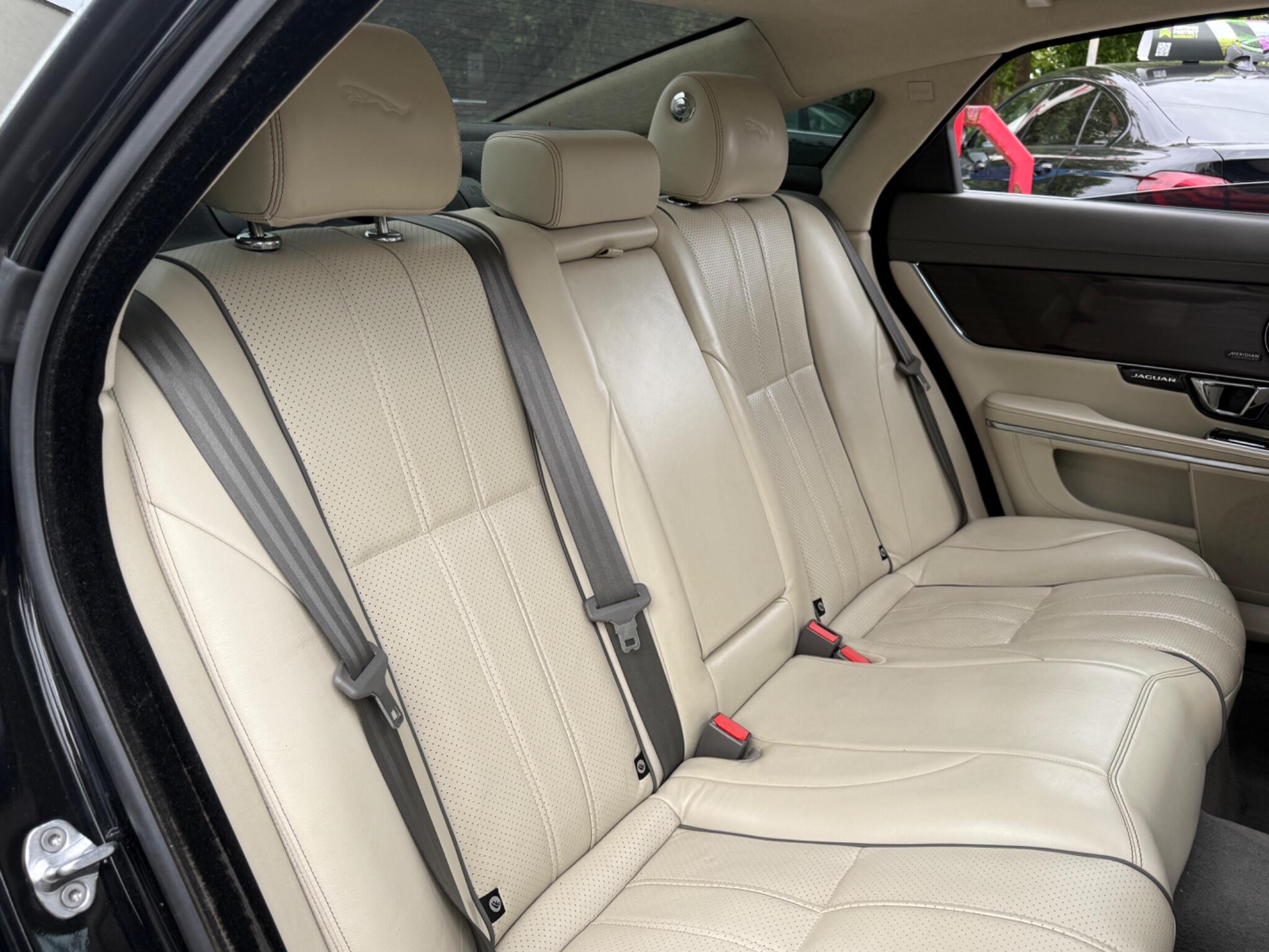 Jaguar XJ - Image 41