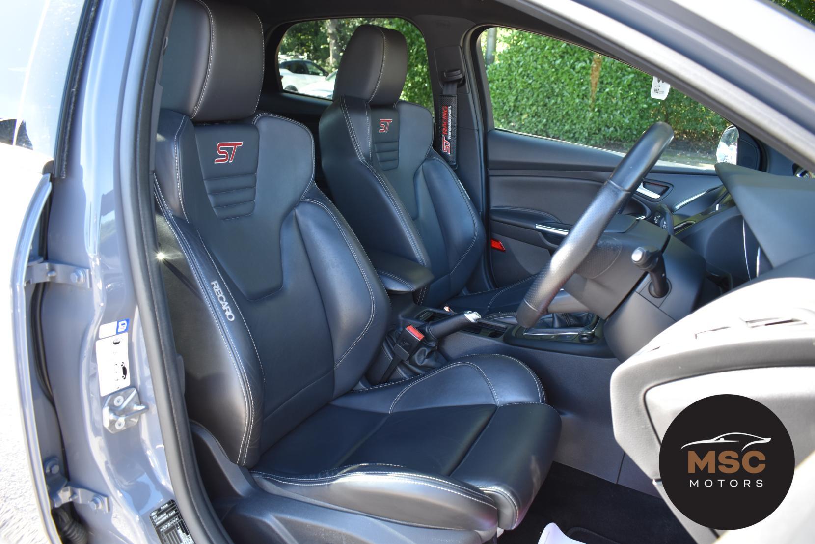 Ford Focus view 33