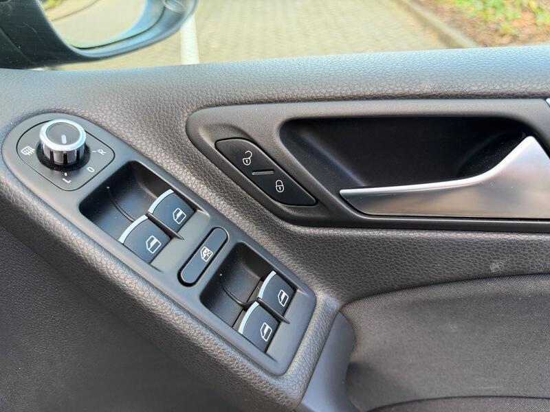 2009 Volkswagen Golf image 35