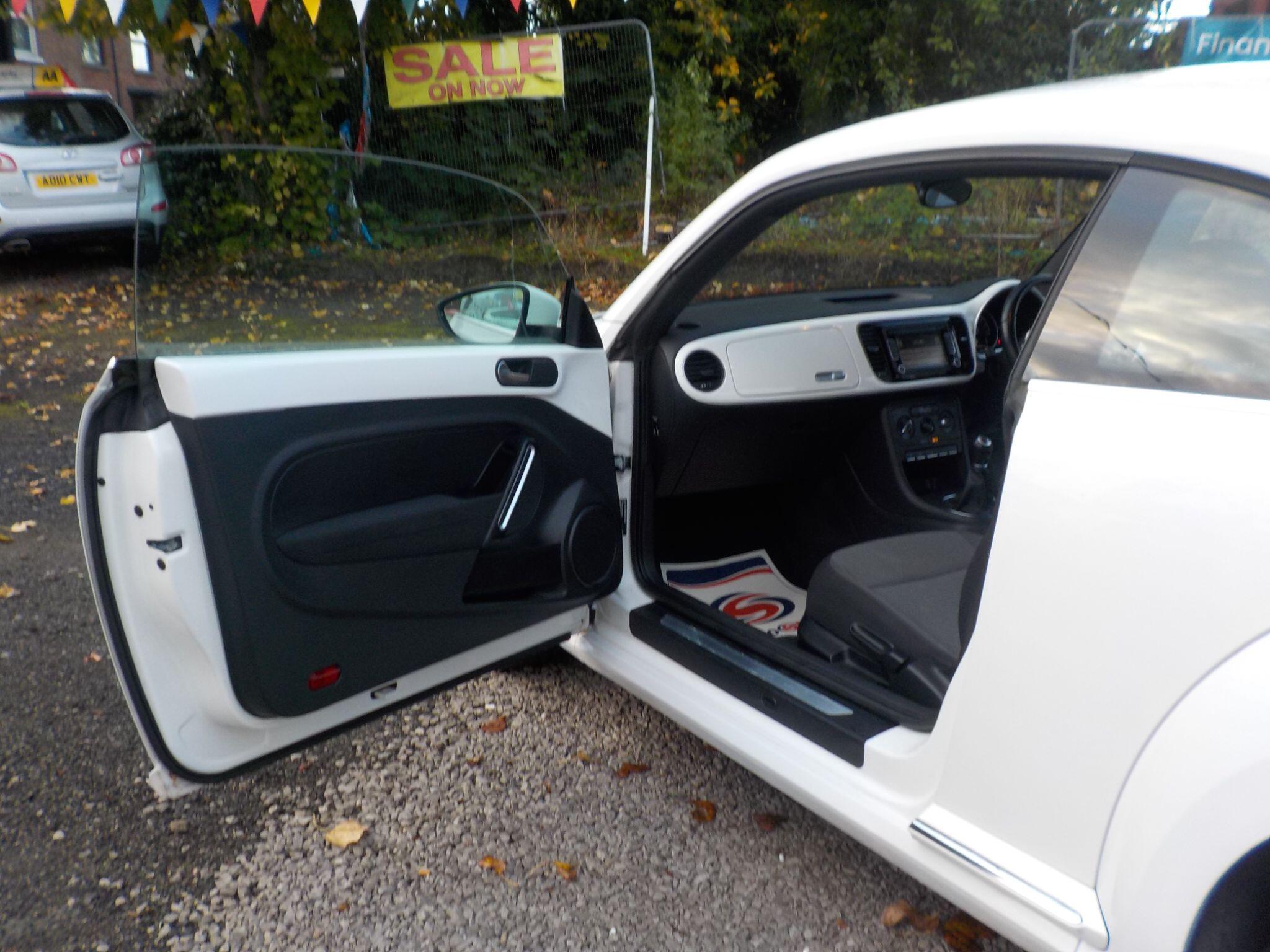 Volkswagen Beetle 1.6 TDI BlueMotion Tech Design Euro 5 (s/s) 3dr