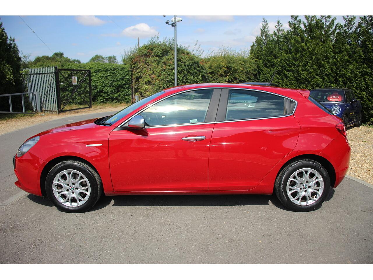 Alfa Romeo Giulietta view 8