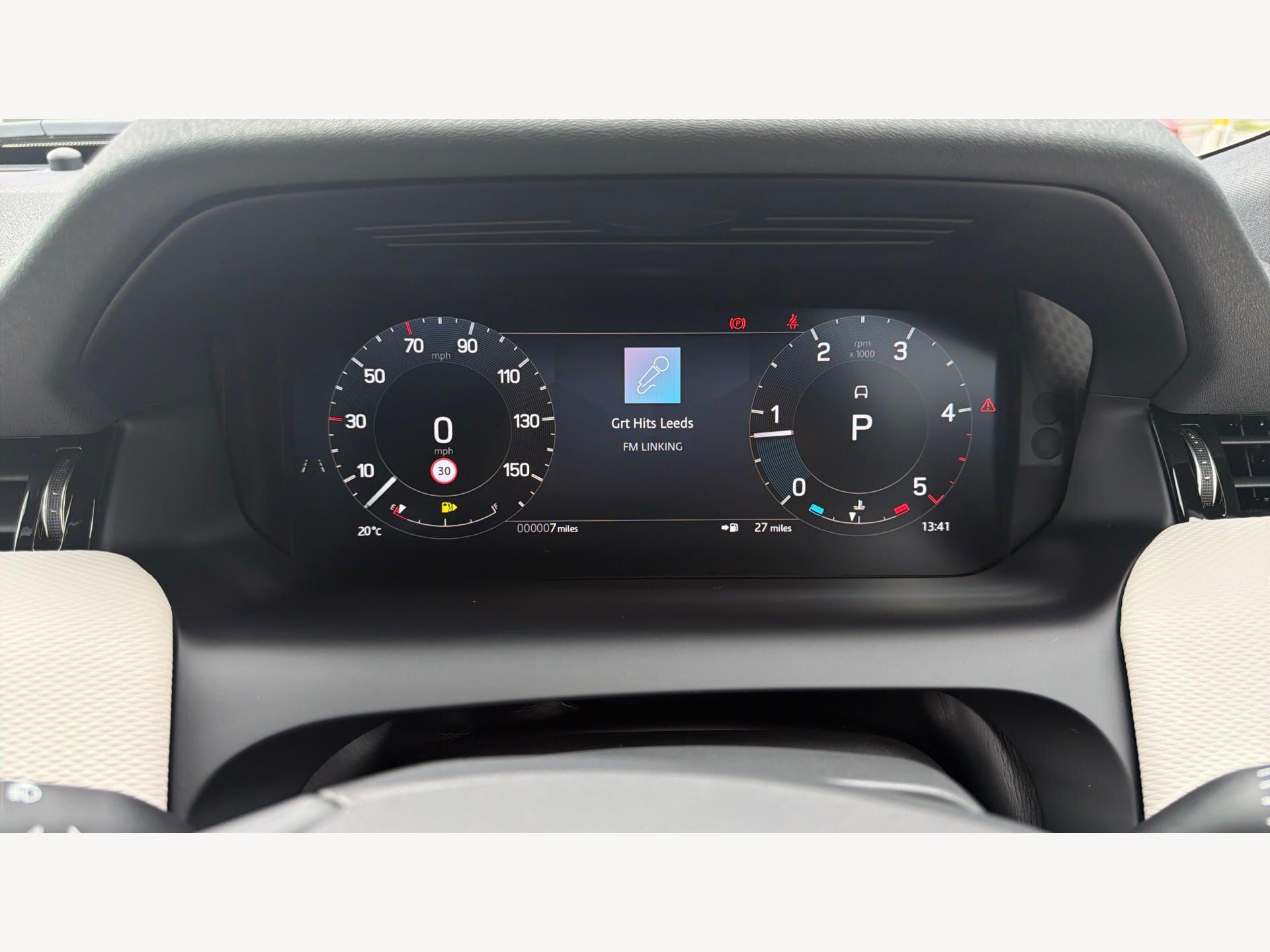 Land Rover Discovery Sport view 19
