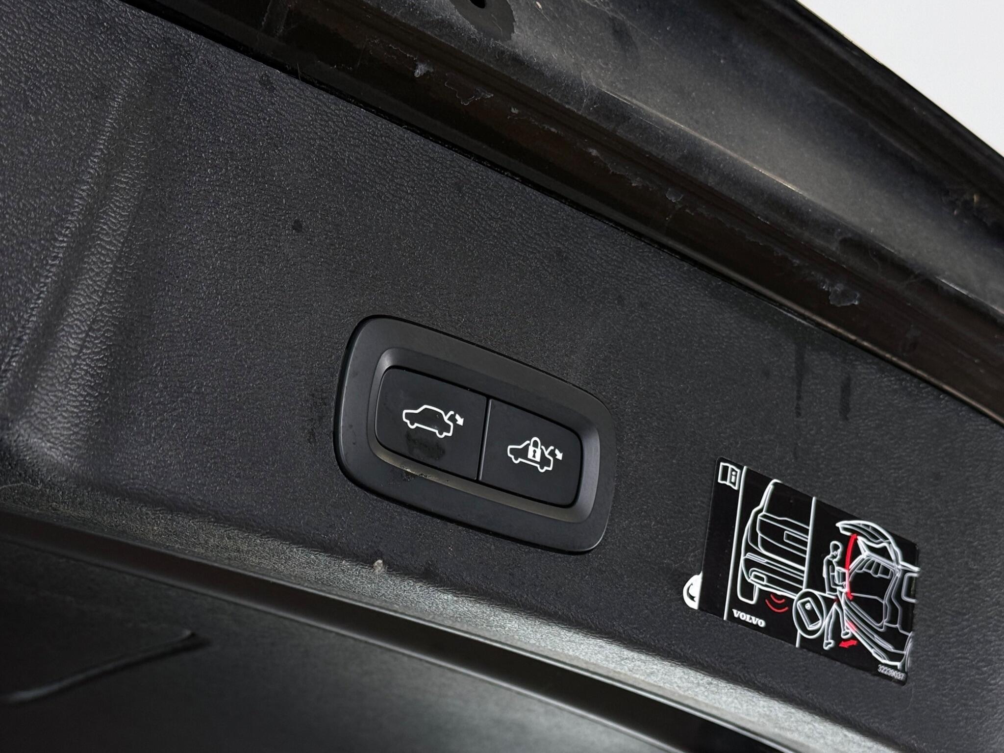 Volvo XC40 view 11