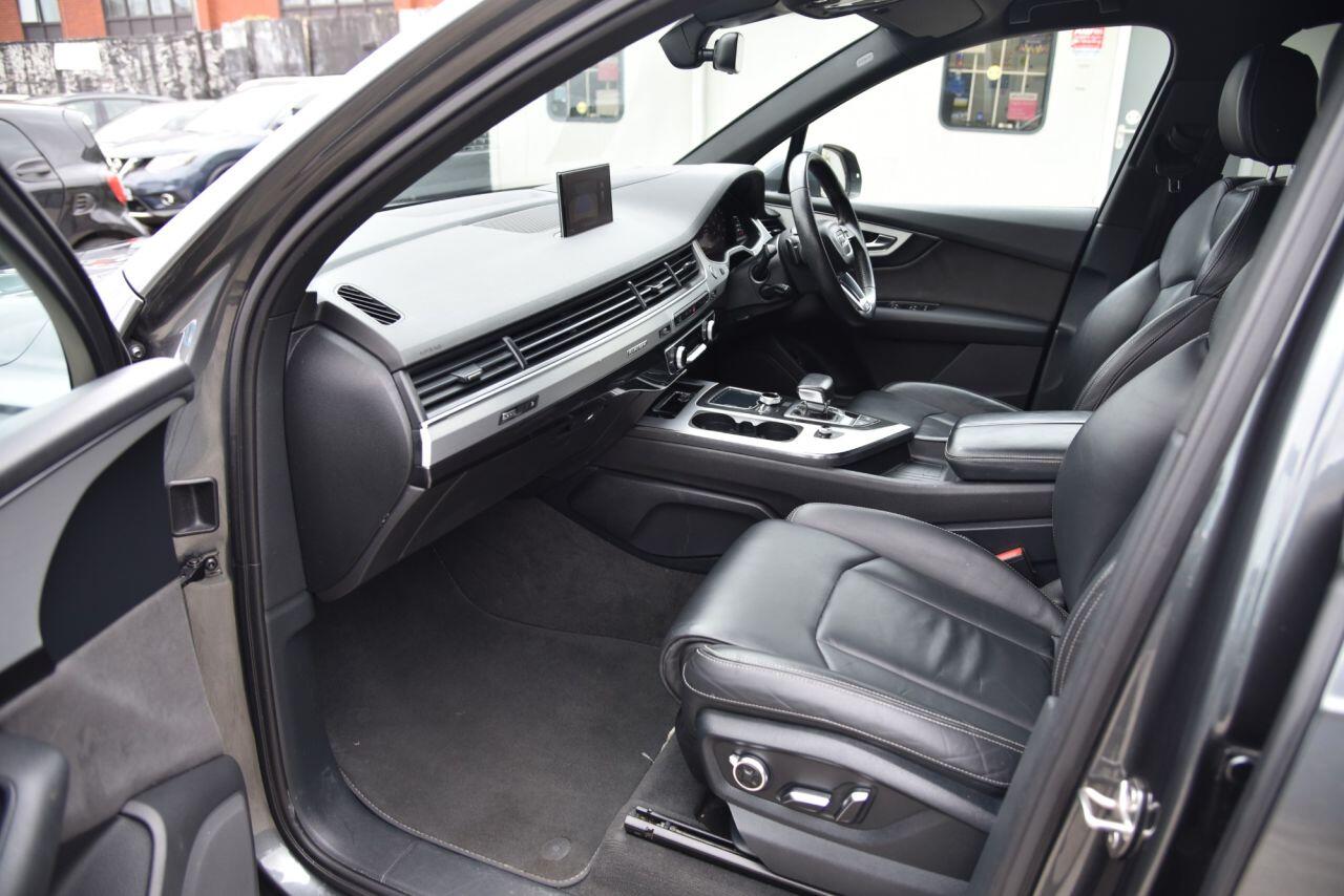 Audi Q7 view 20