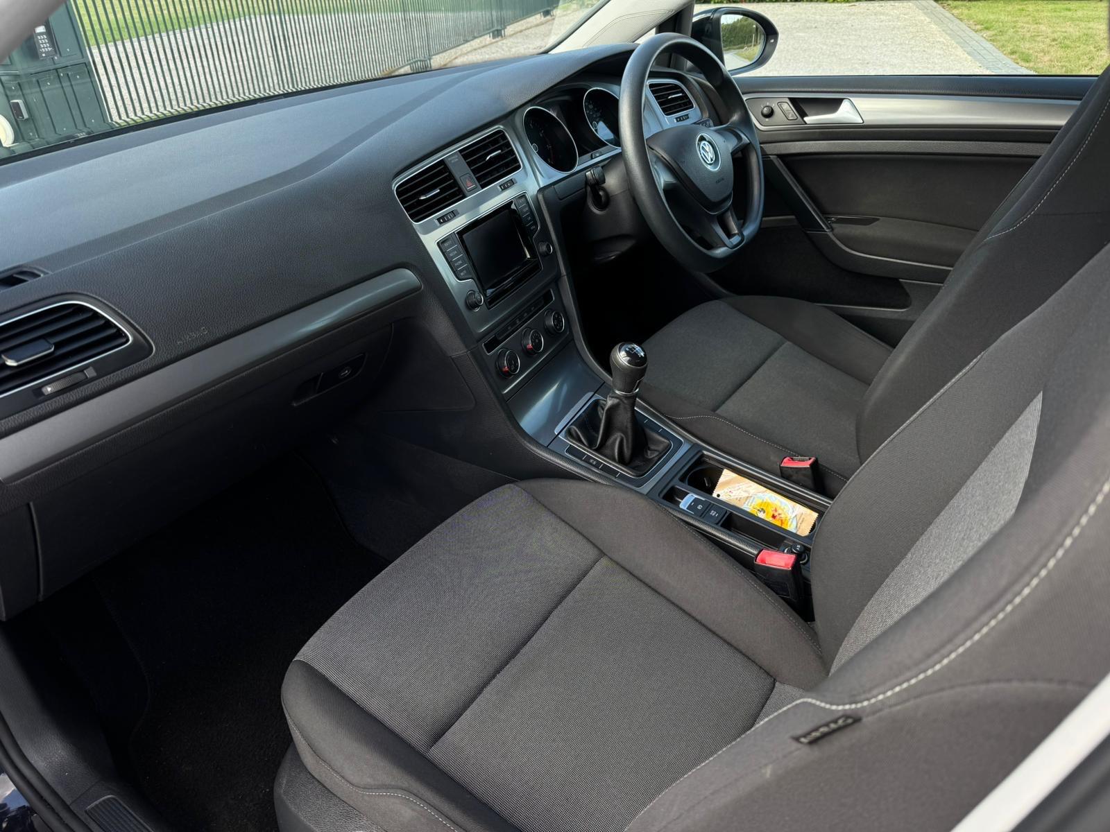 2014 Volkswagen Golf image 23