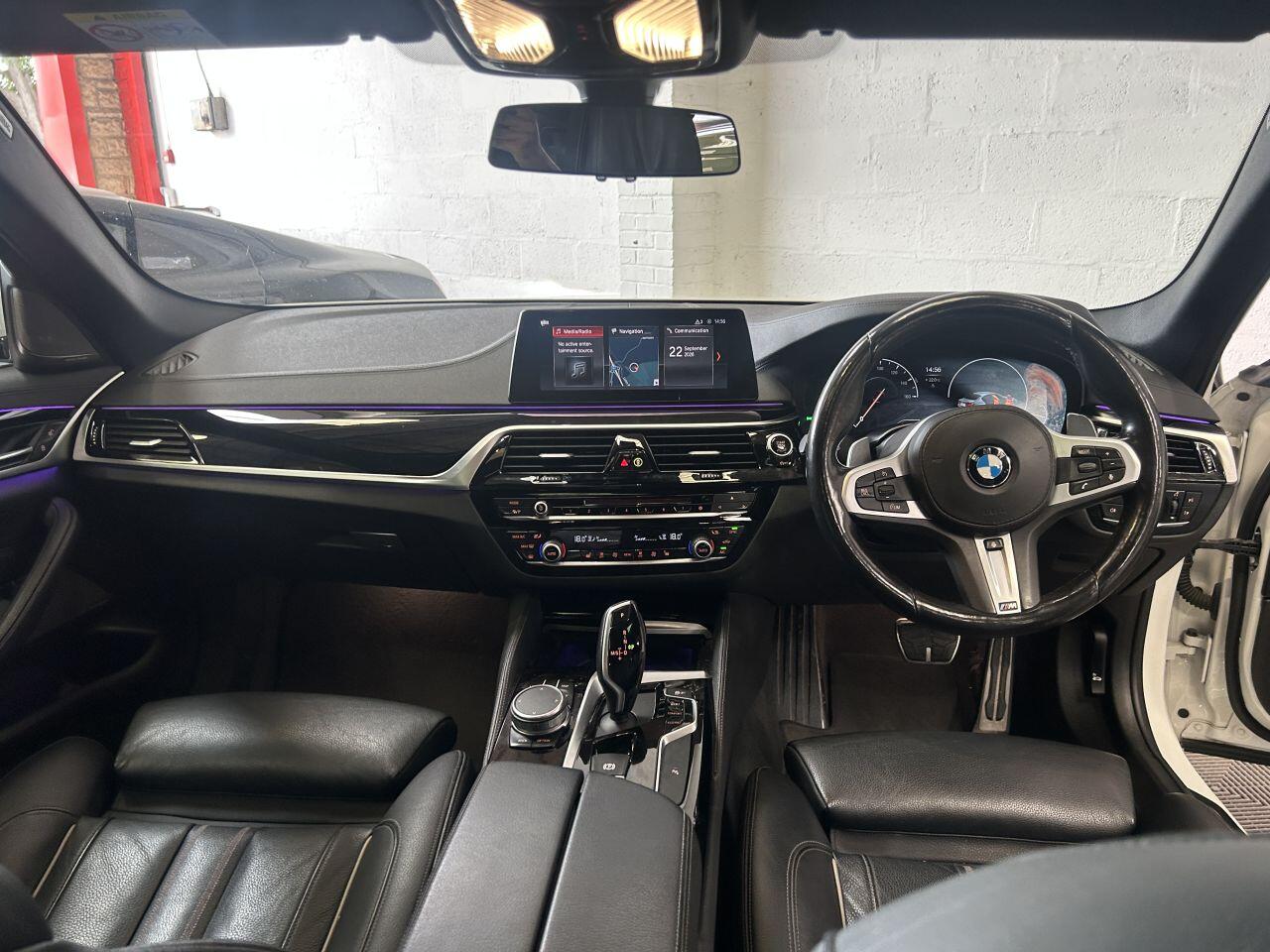 BMW 5 Series view 19