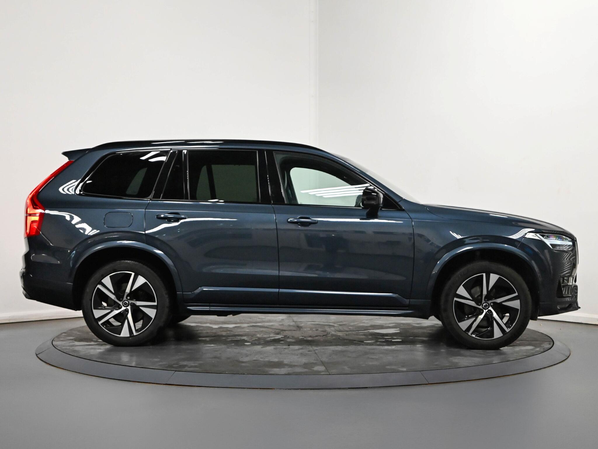 Volvo XC90 view 26