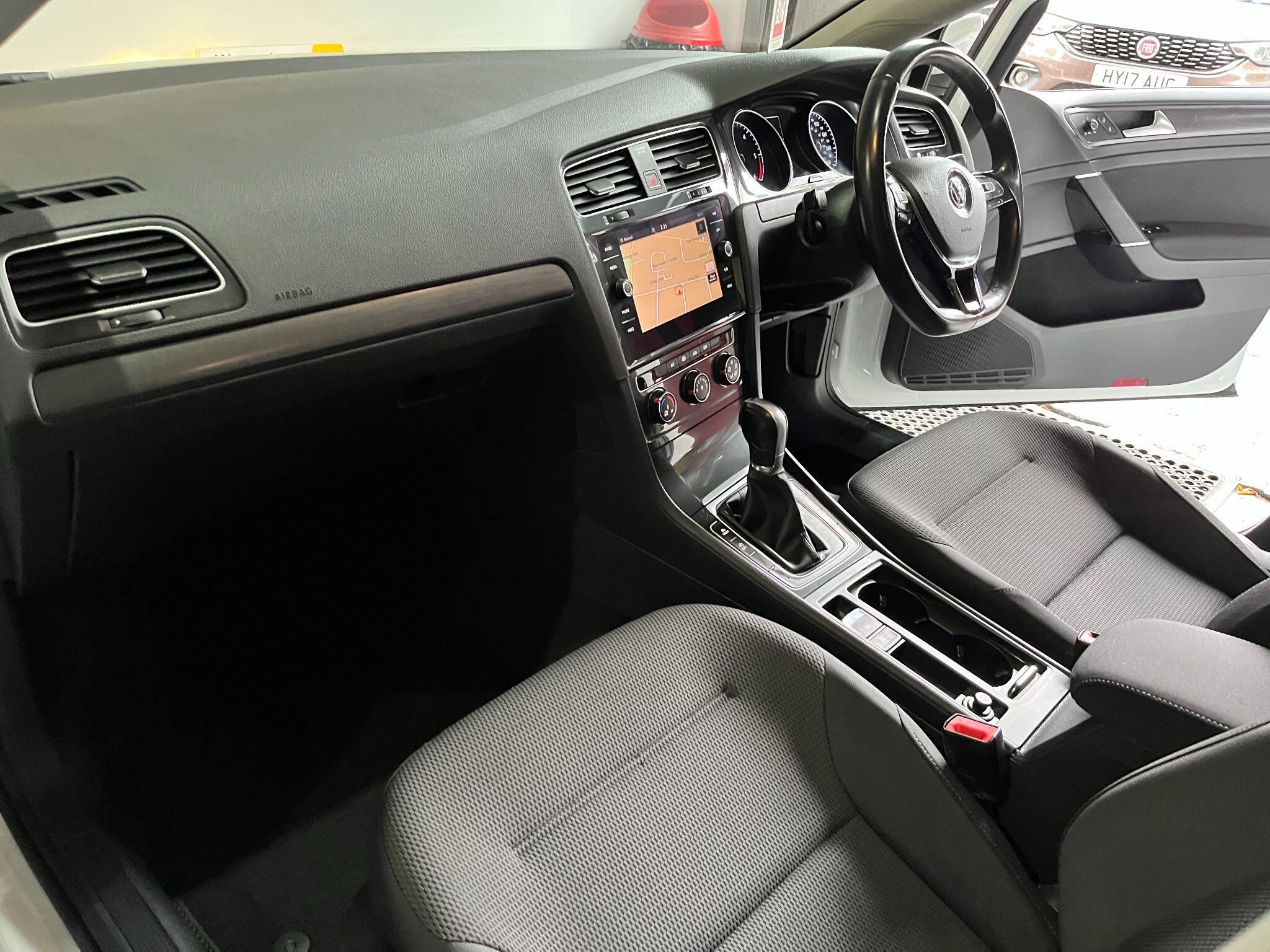 Volkswagen Golf view 18