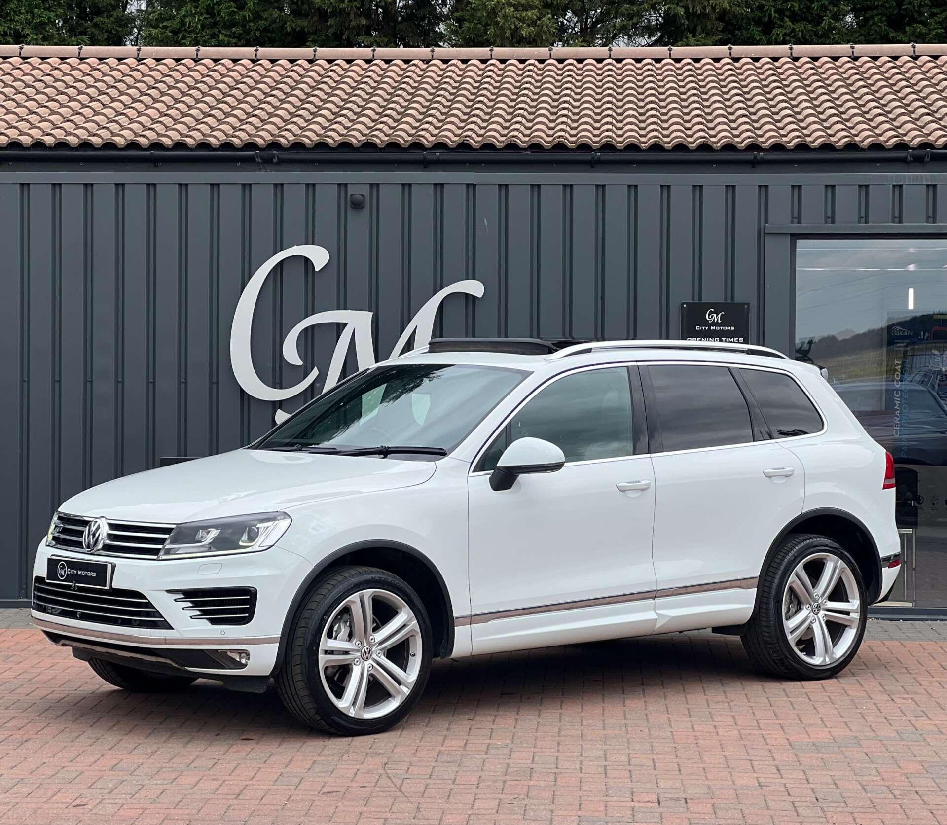 2016 Volkswagen Touareg in White for sale
