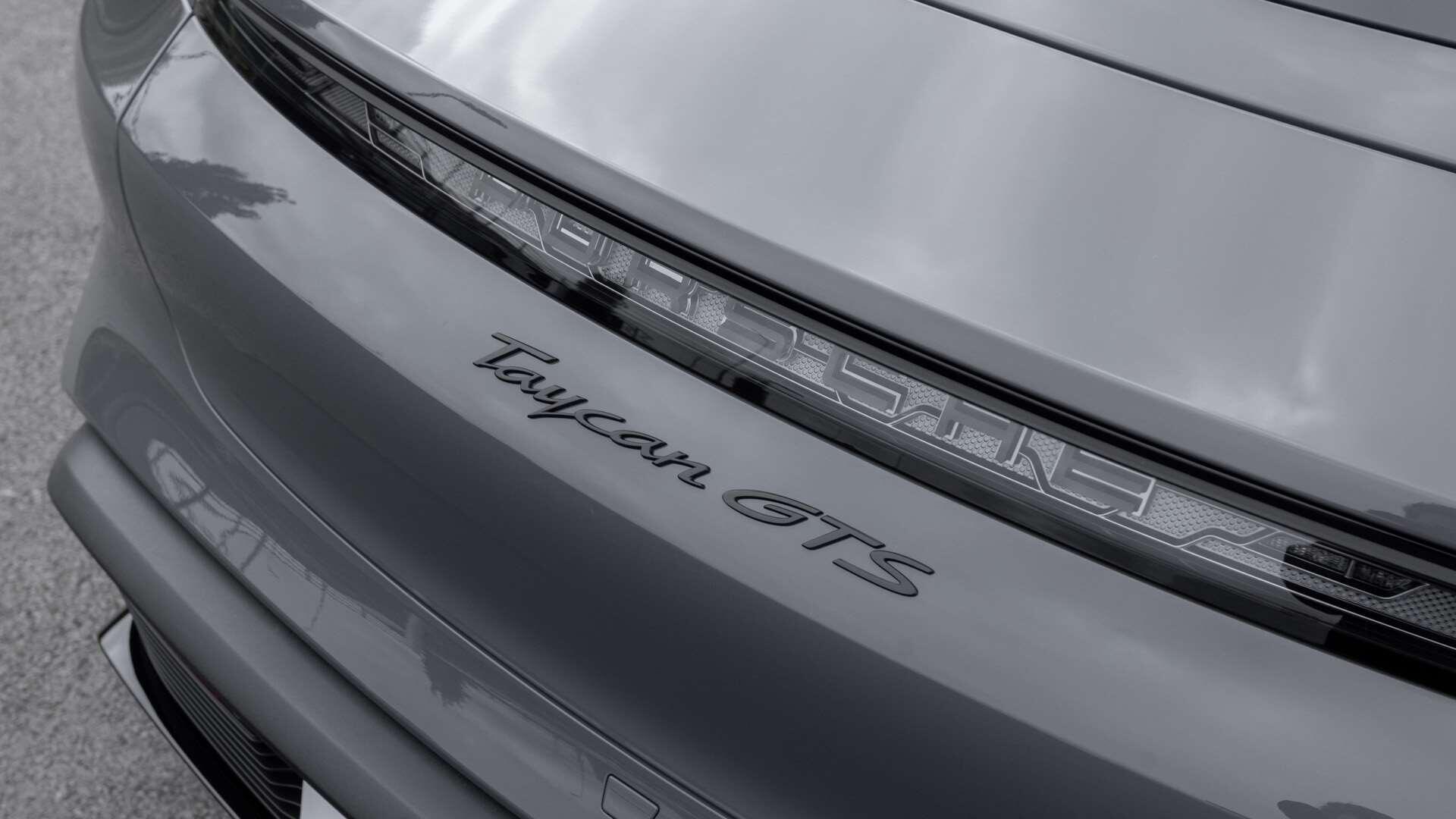 Porsche Taycan view 12