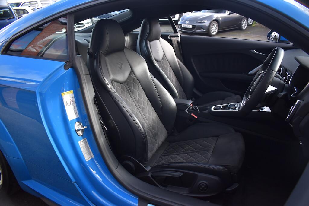 Audi TT view 18