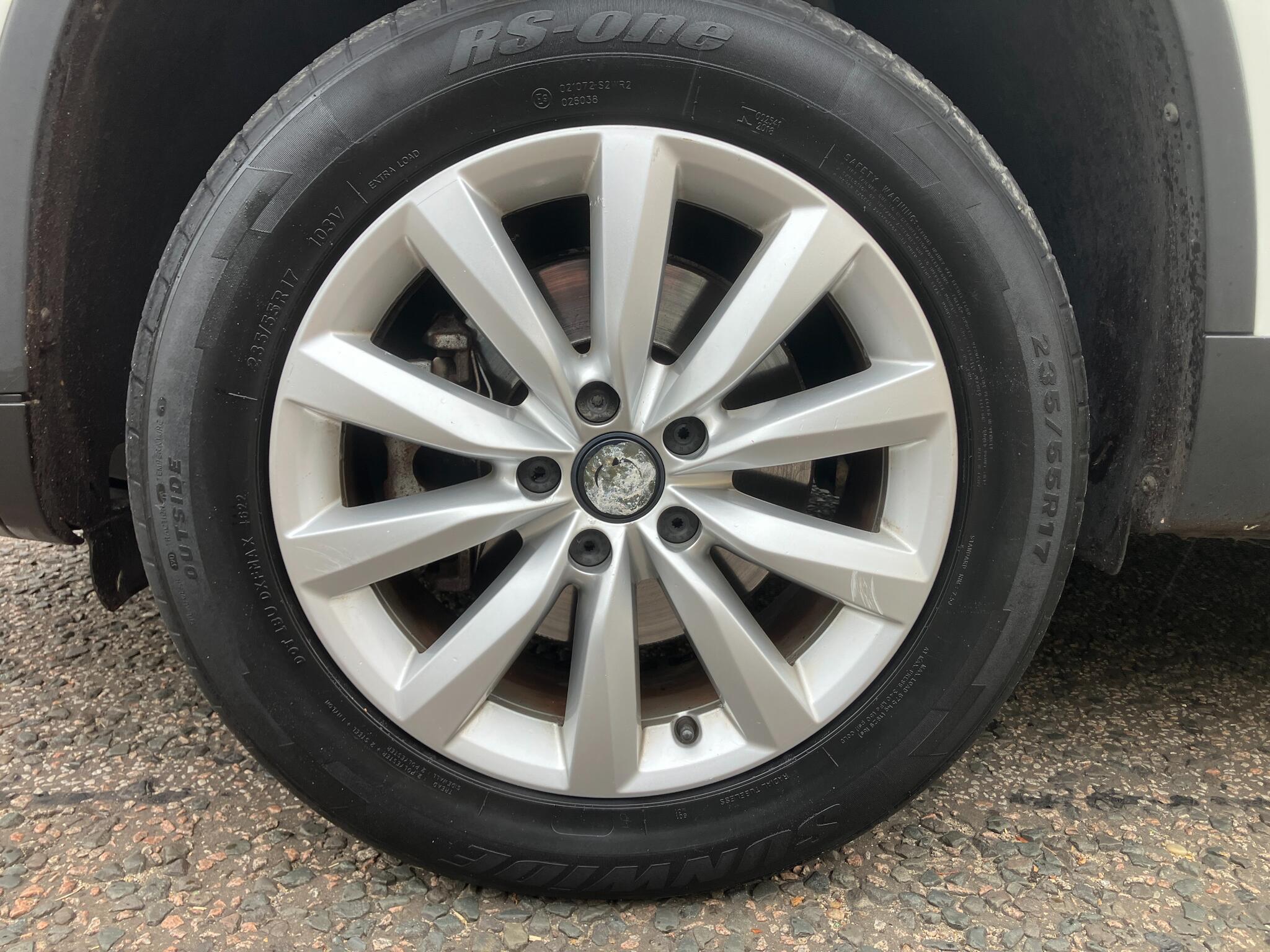 Volkswagen Tiguan view 15