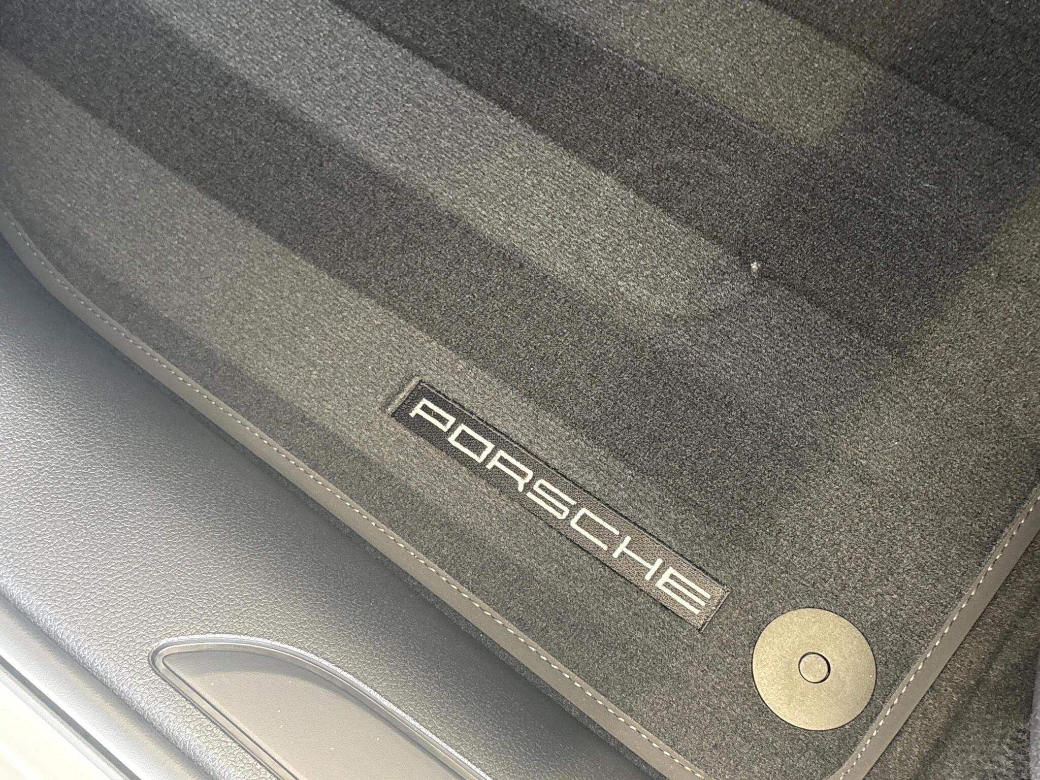 Porsche Macan view 33
