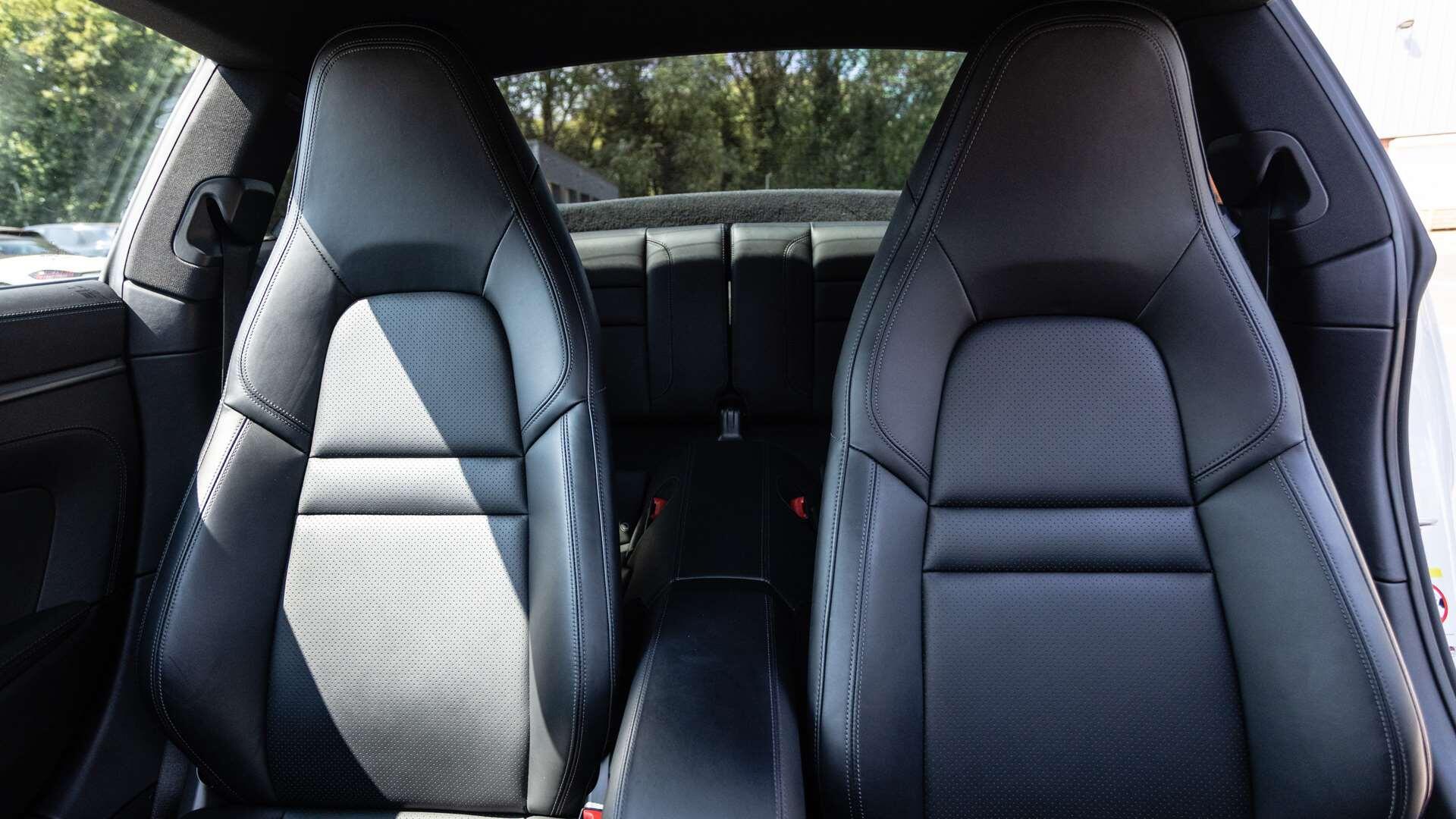 Porsche 911 view 15
