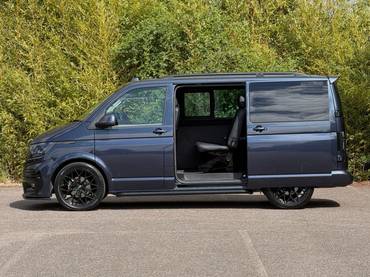 Volkswagen Transporter view 5