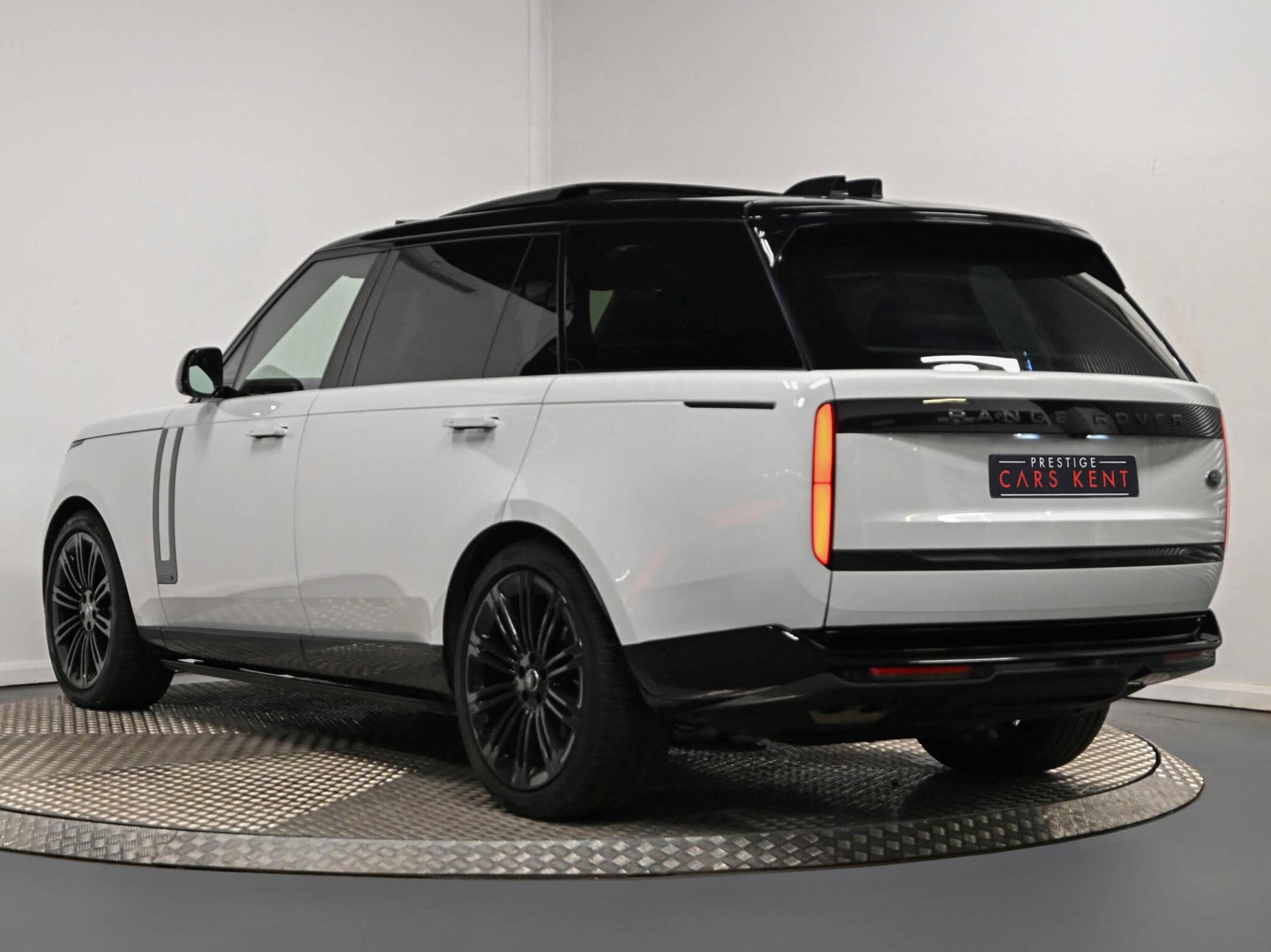 Land Rover Range Rover view 3