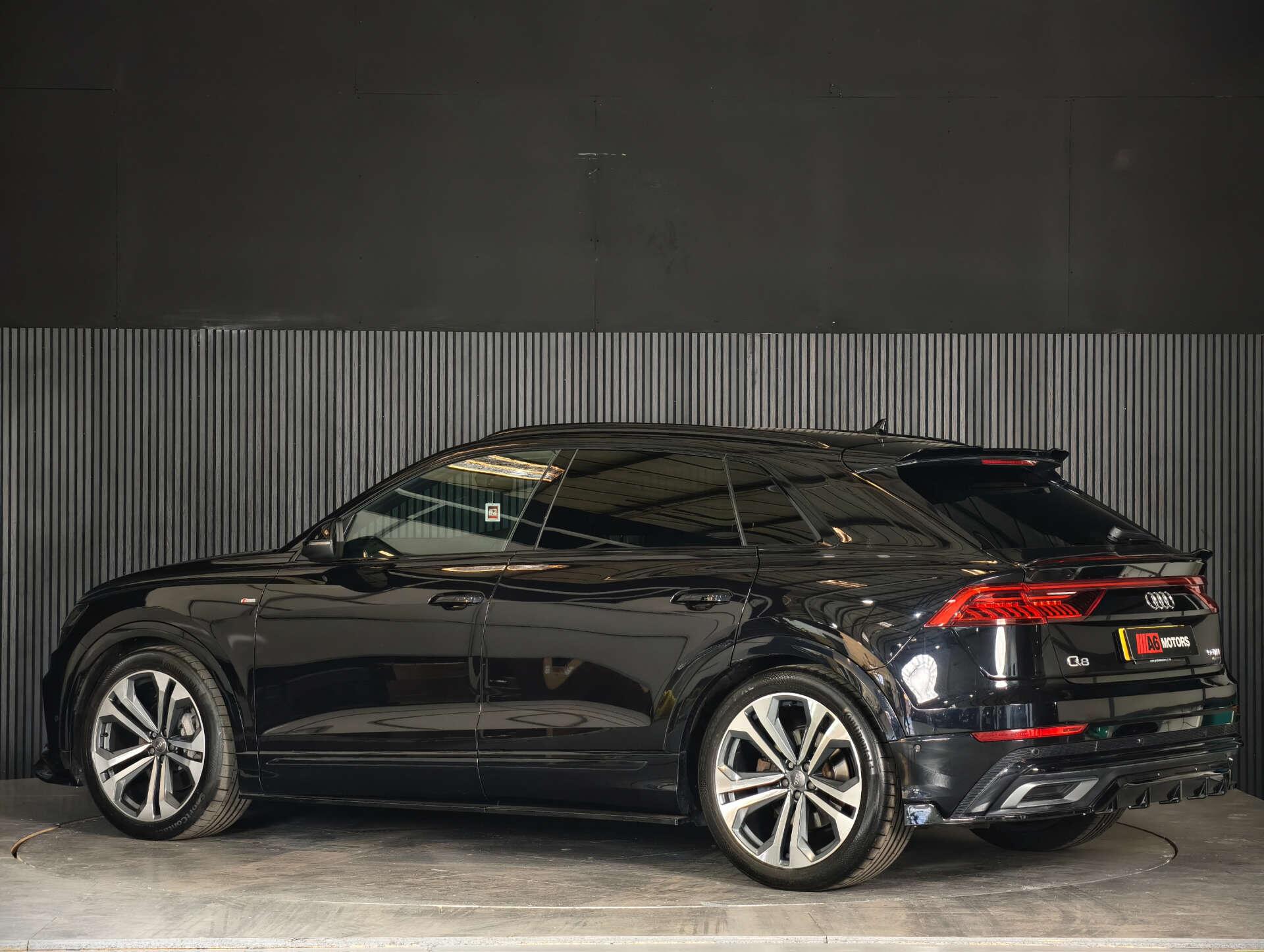 Audi Q8 view 12