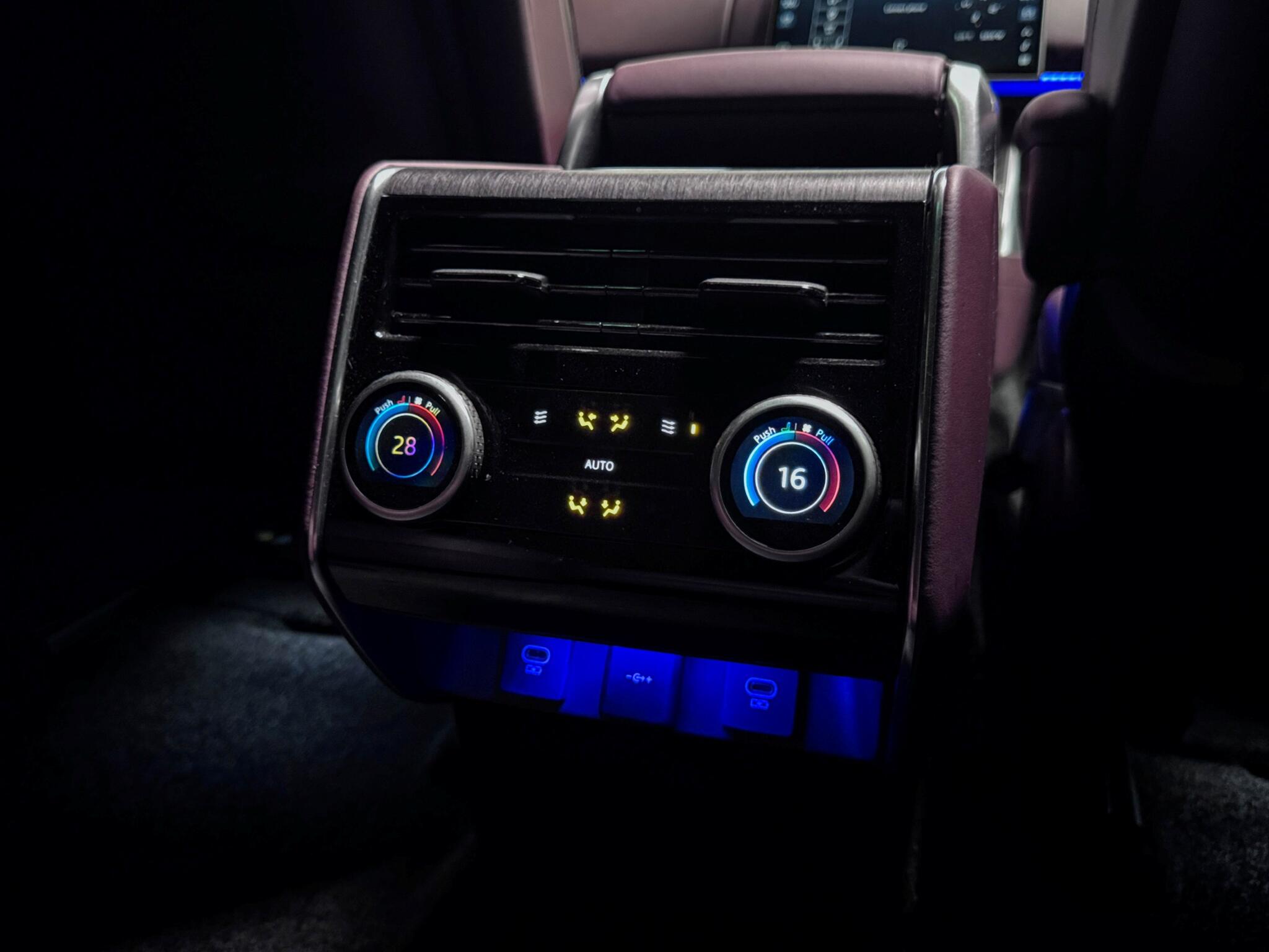 Land Rover Range Rover view 23