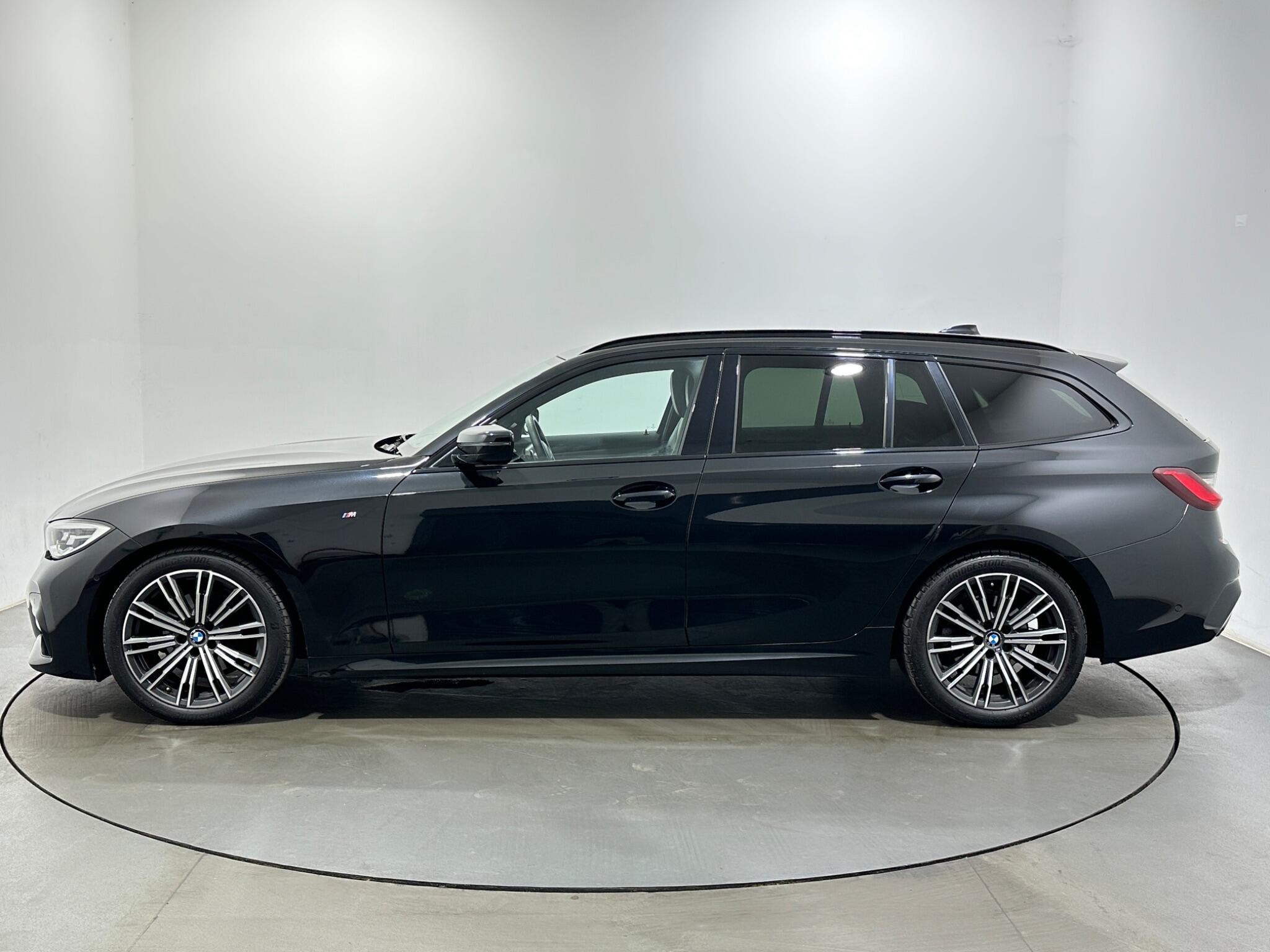 BMW 3 Series view 5