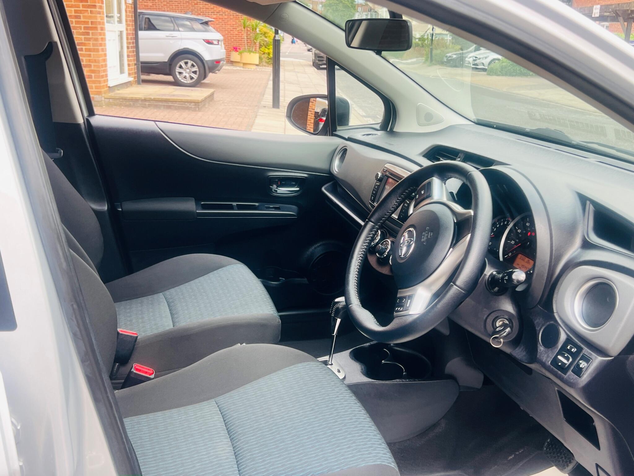 Toyota Yaris view 25