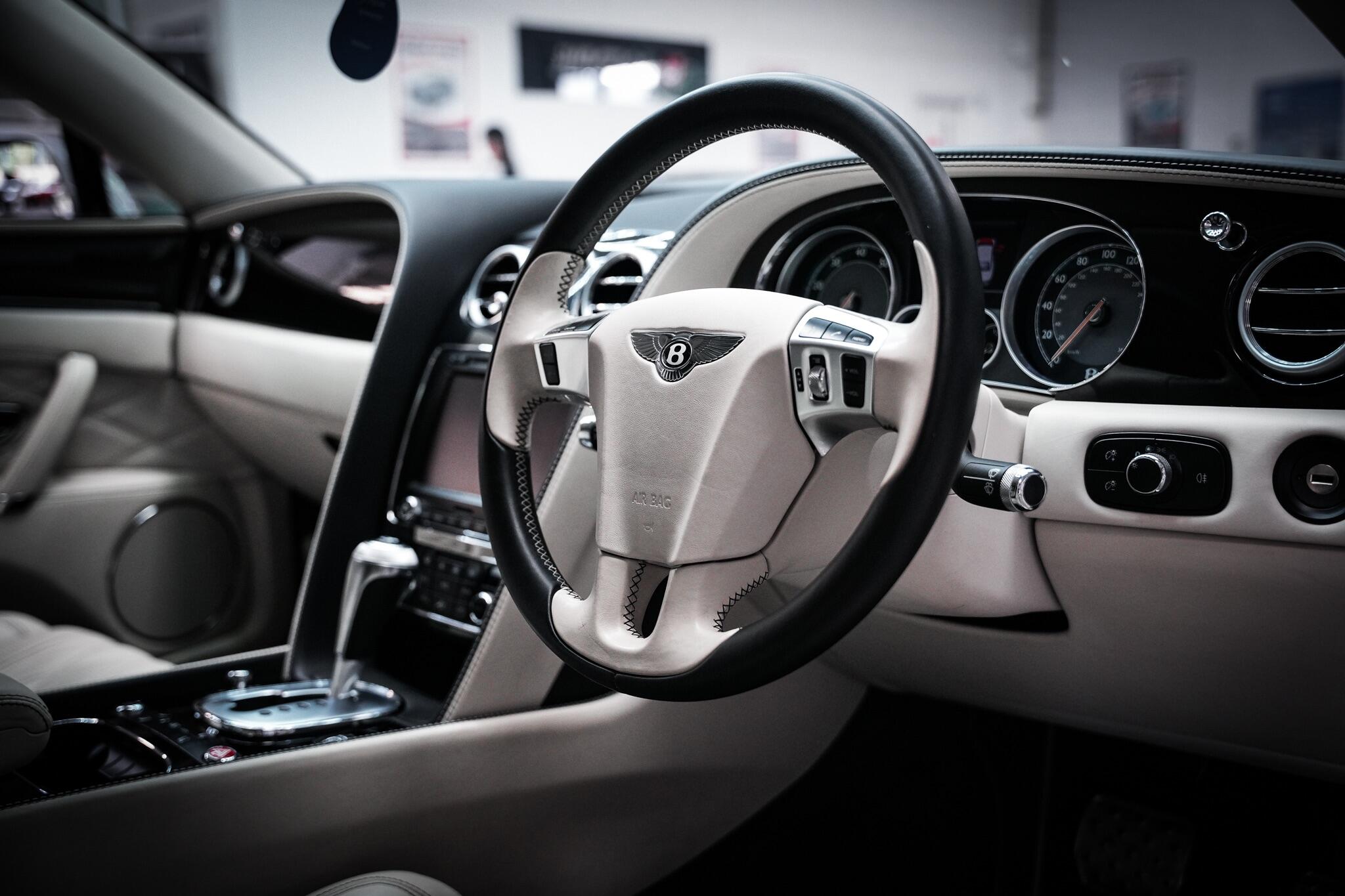 Bentley Flying Spur view 19