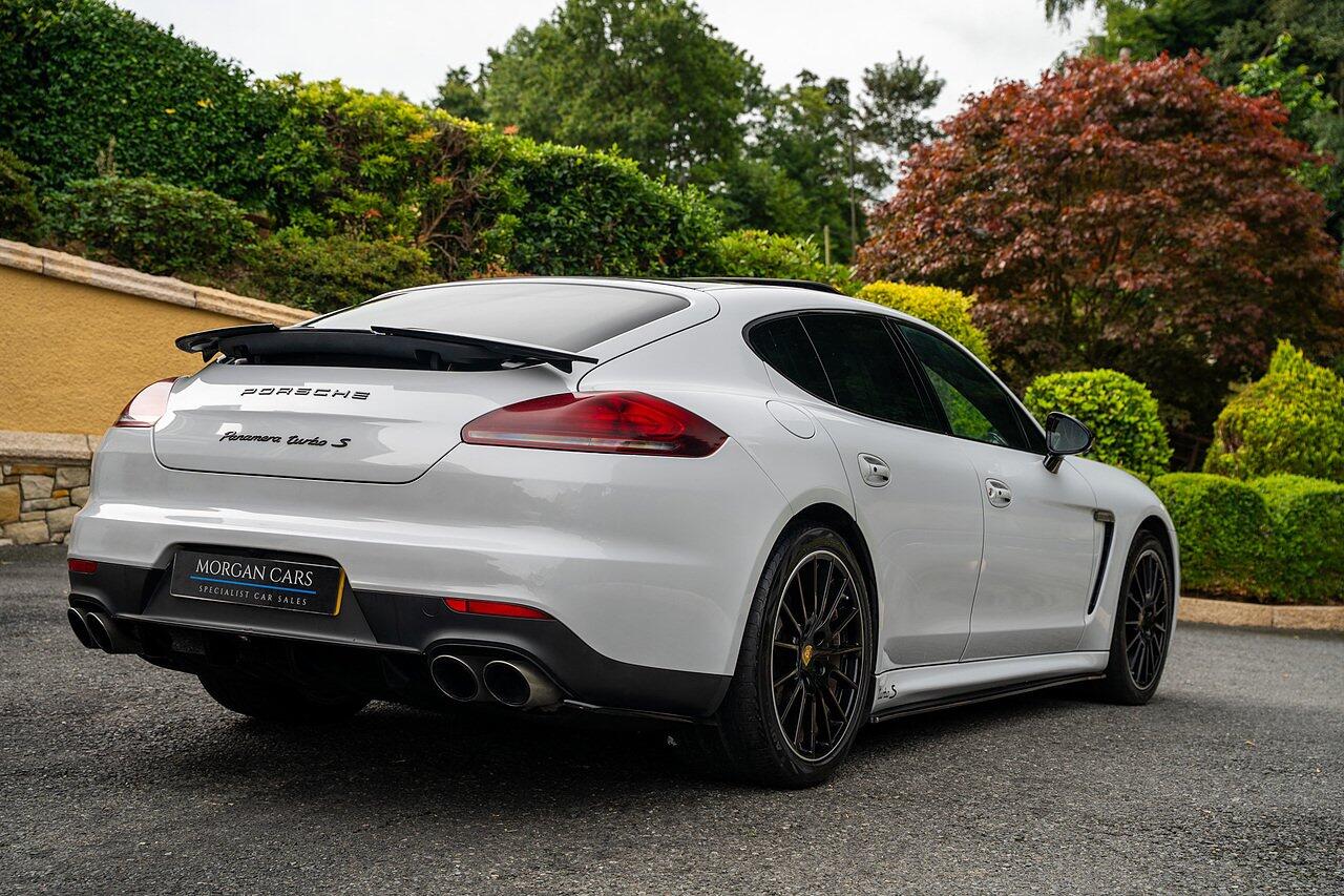 Porsche Panamera view 90