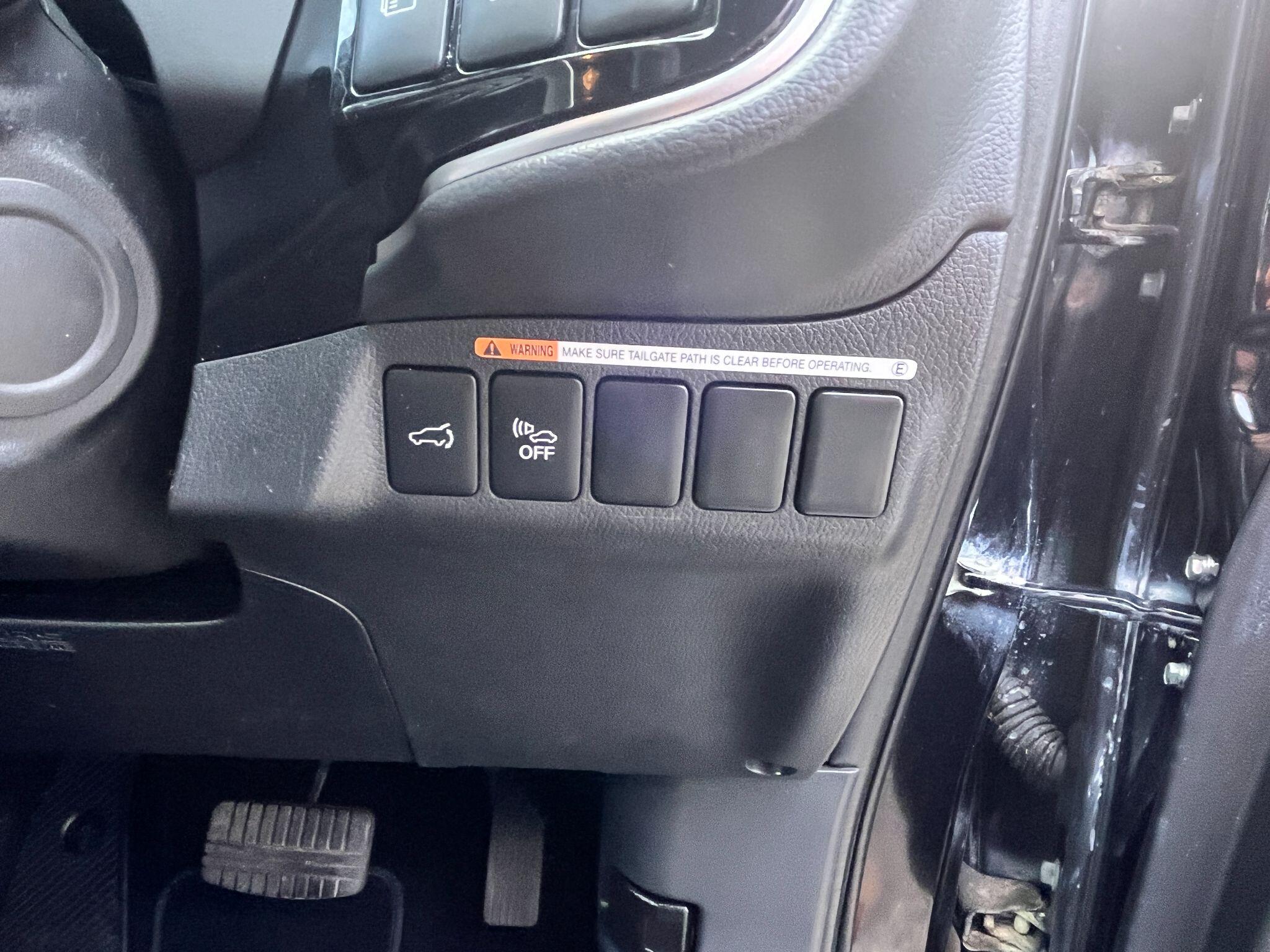 Mitsubishi Outlander view 18