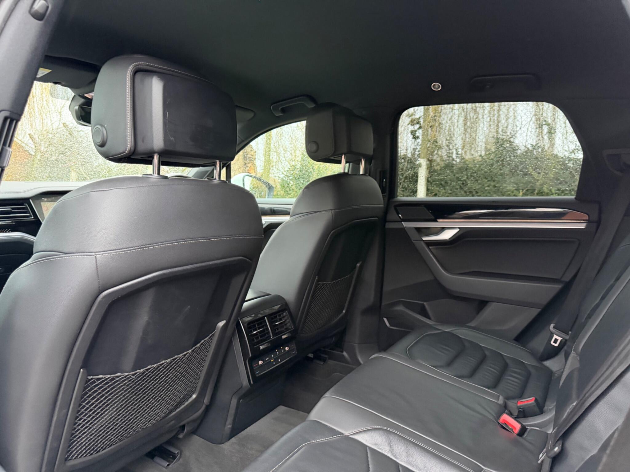 Volkswagen Touareg view 23