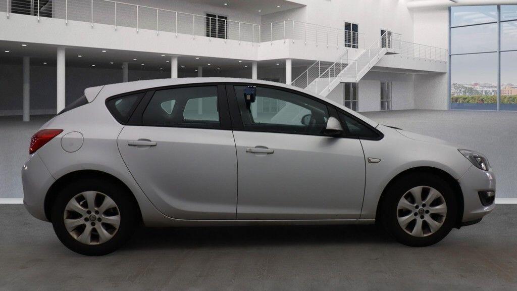 Vauxhall Astra view 5