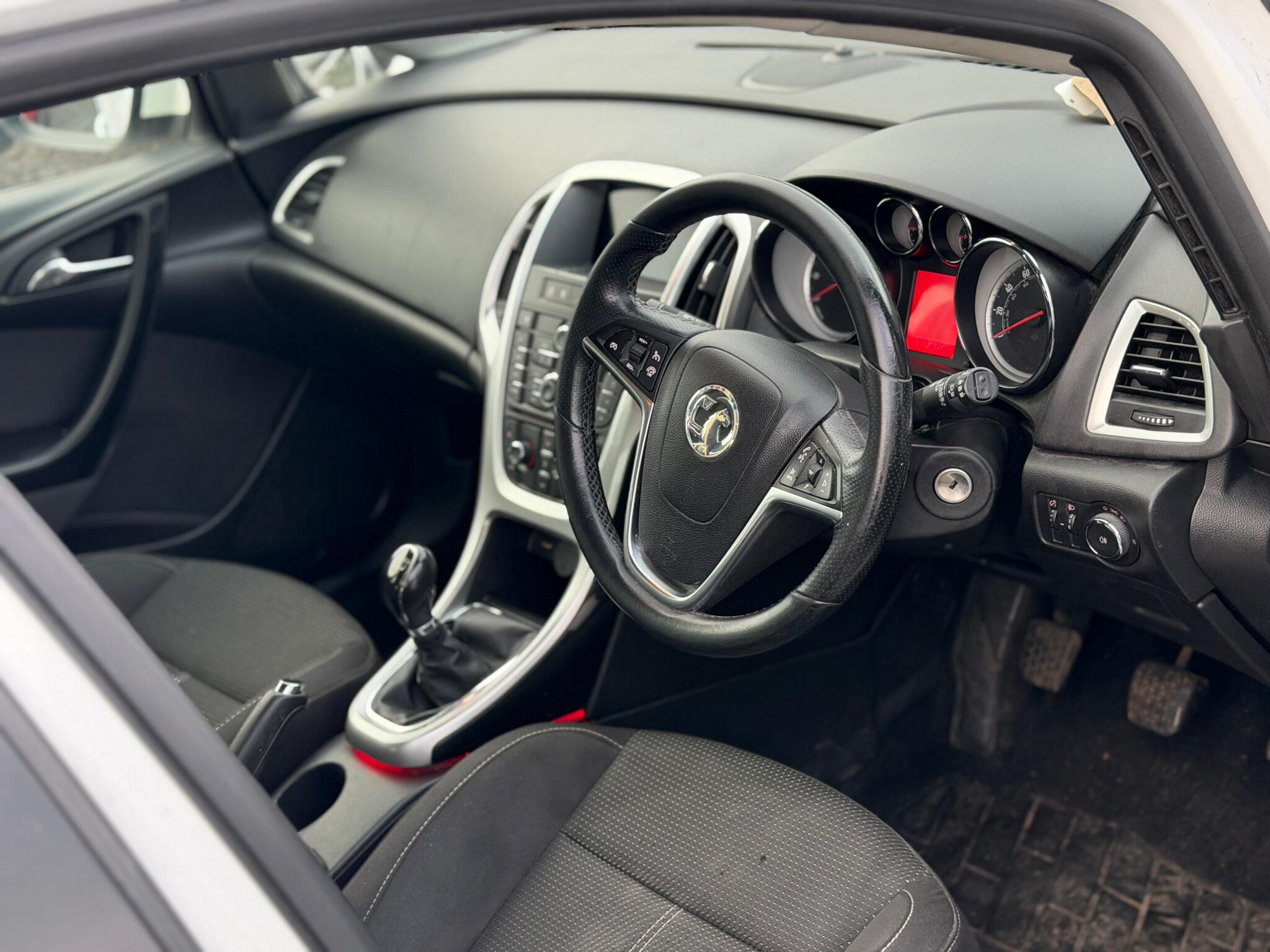 2015 Vauxhall Astra 1.6i Tech Line GT Euro 6 5dr image 22