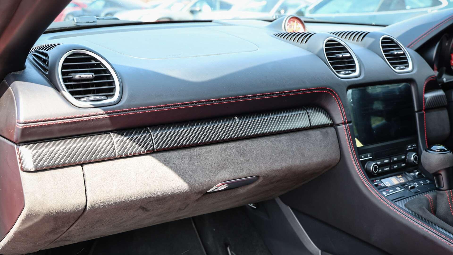 Porsche 718 Spyder view 22