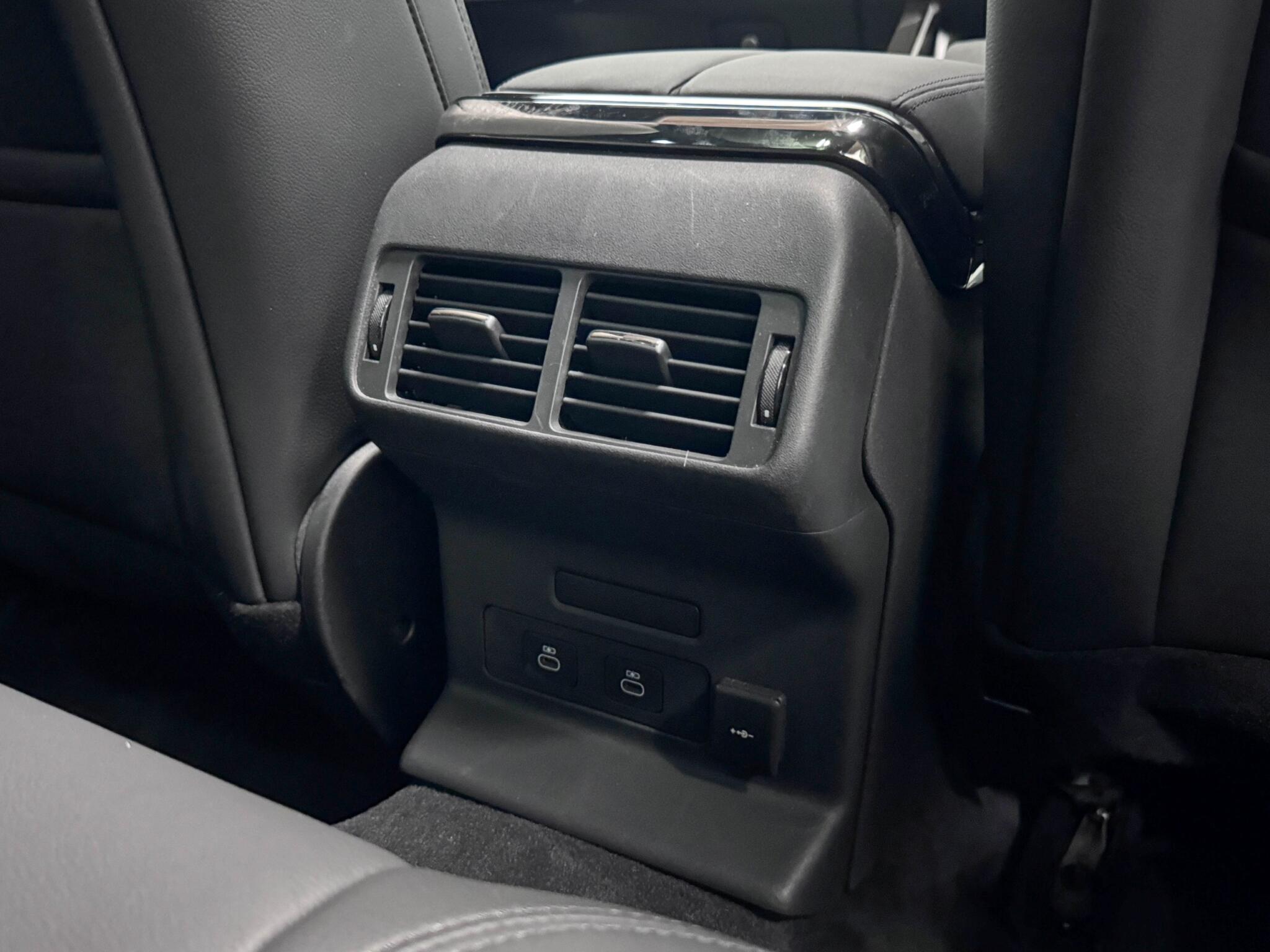 Land Rover Range Rover Velar view 12