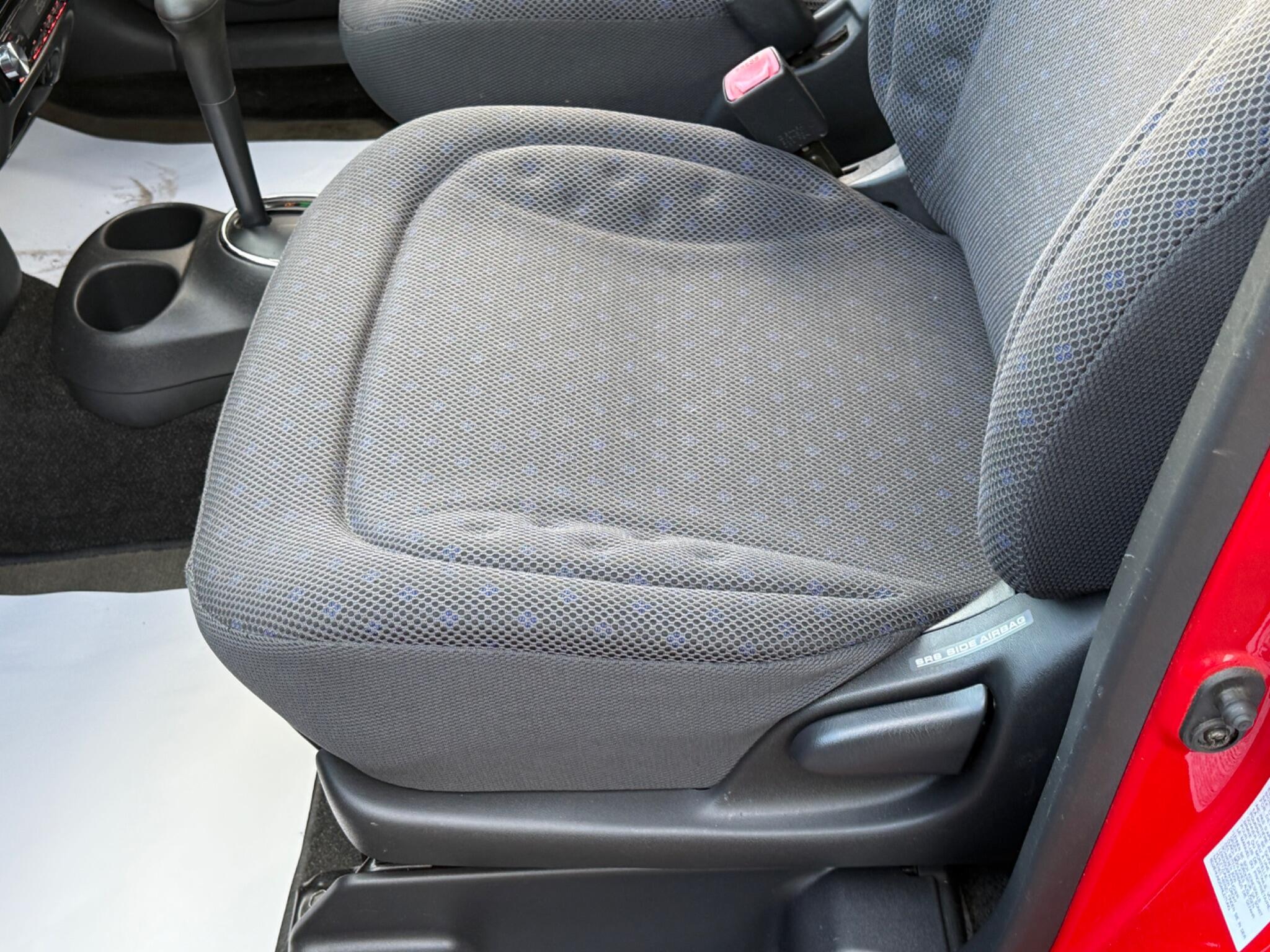 Toyota Yaris Verso - Image 39