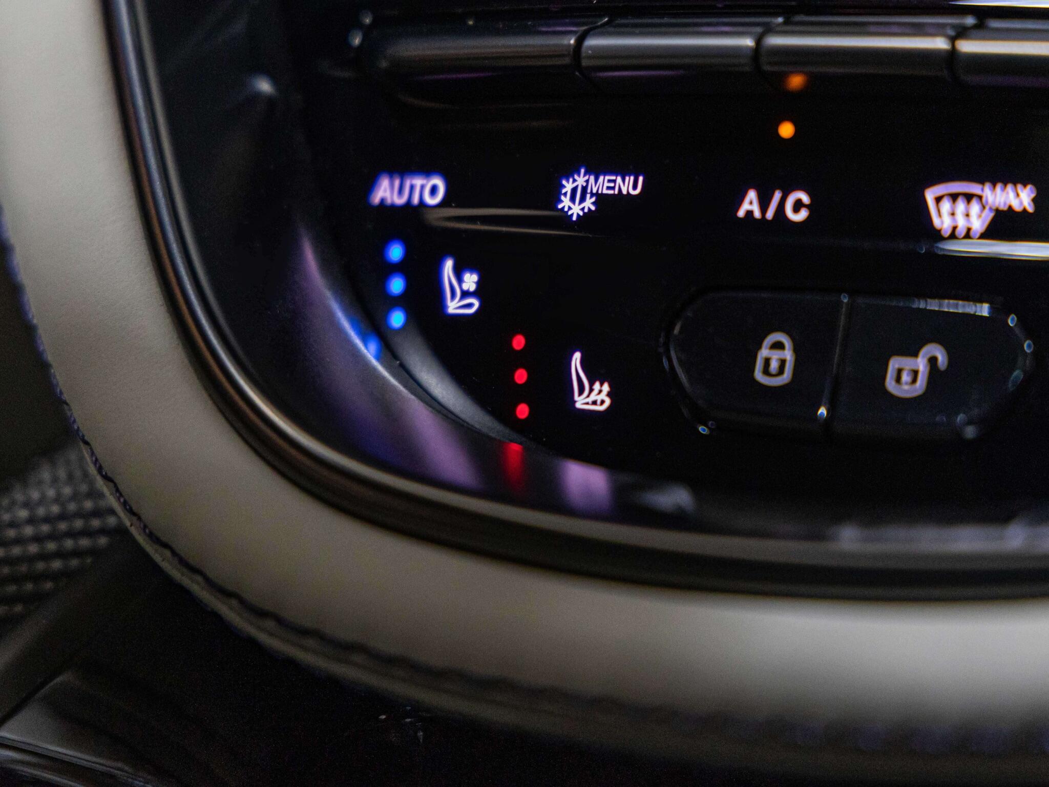 Aston Martin DBX view 23