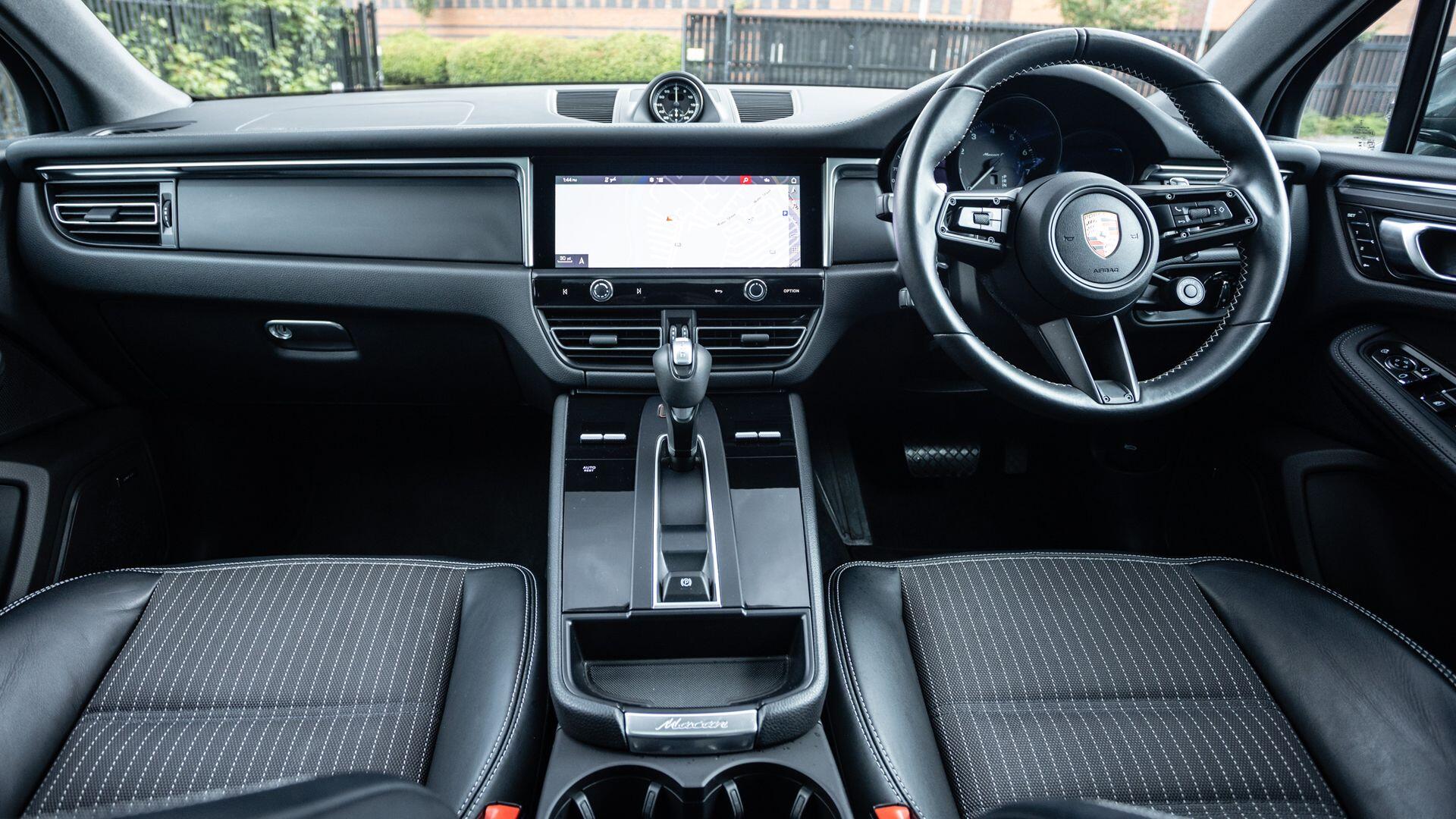 Porsche Macan view 8