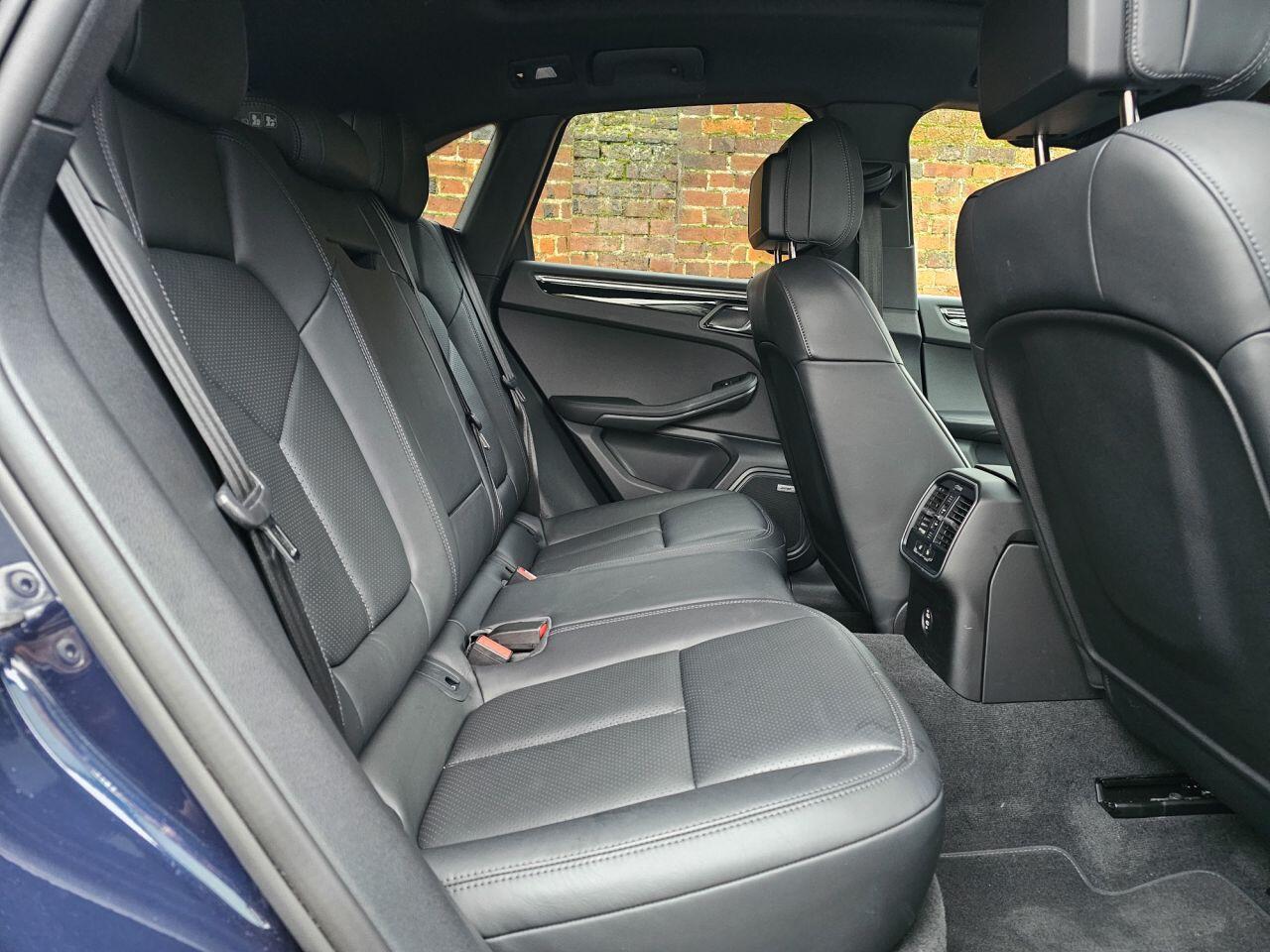 Porsche Macan view 8