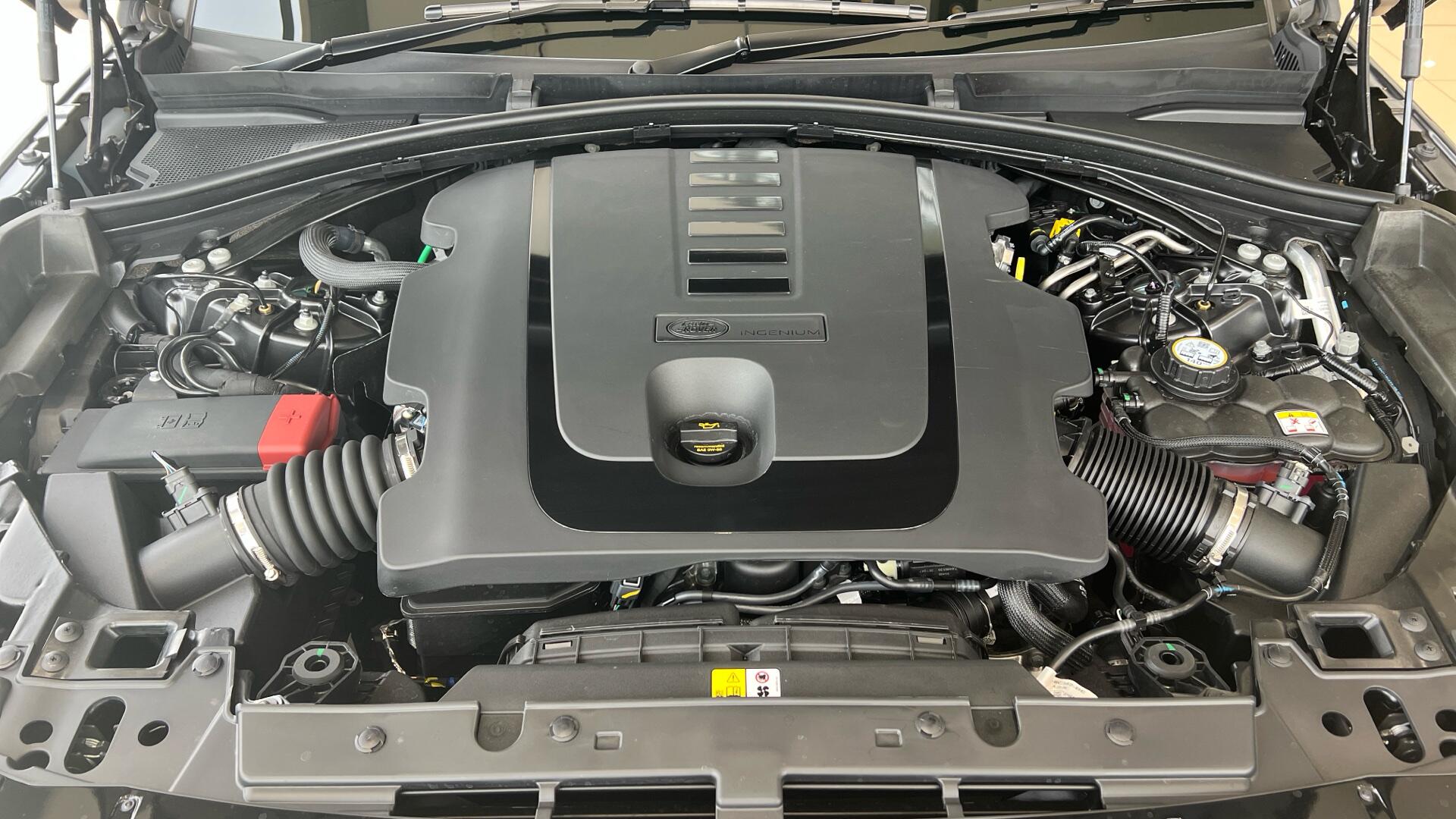 Land Rover Range Rover Velar view 16